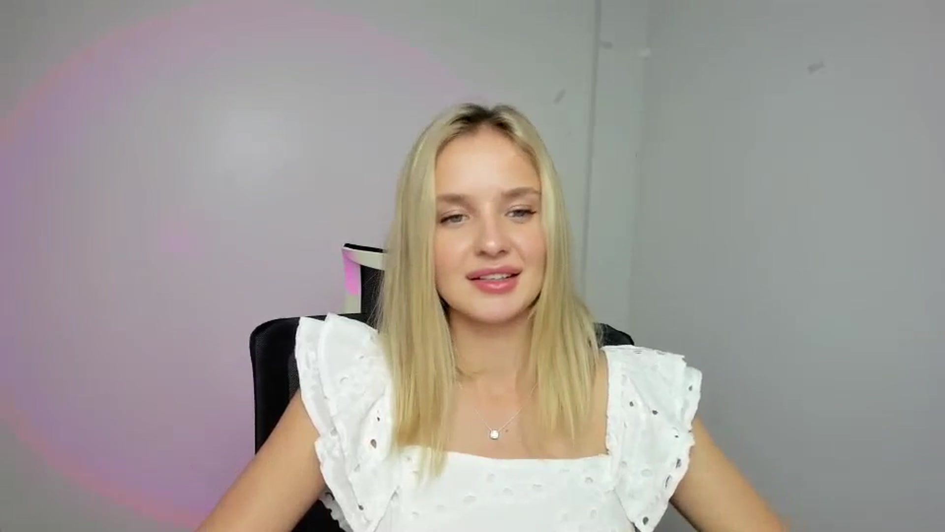 Gallery image thumbnail from Bella_amorere's myfreecams stream on, 08/25/2024, 09:19 image 19 of 20