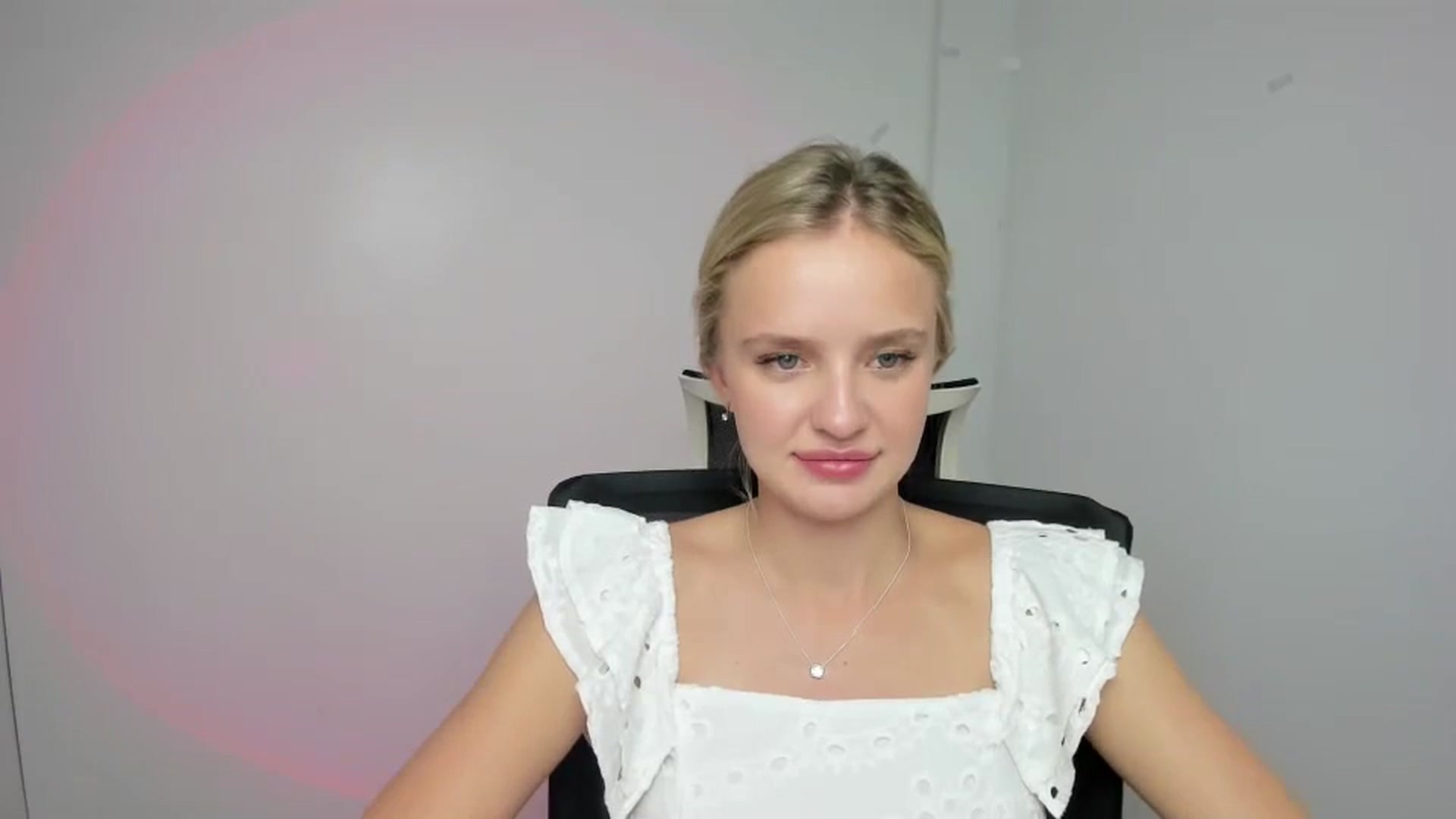 Gallery image thumbnail from Bella_amorere's myfreecams stream on, 08/25/2024, 10:36 image 20 of 20