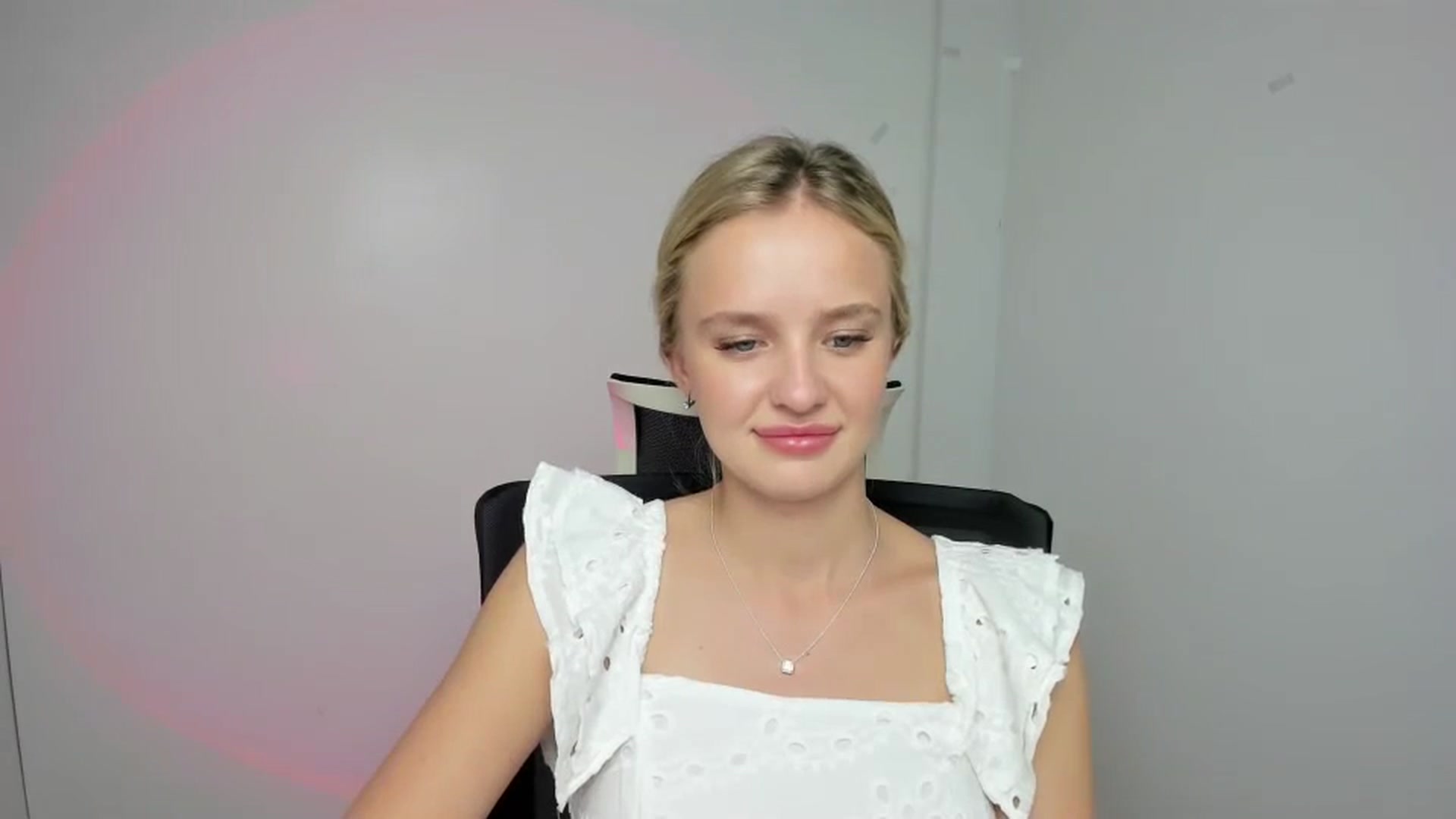 Gallery image thumbnail from Bella_amorere's myfreecams stream on, 08/25/2024, 10:36 image 2 of 20