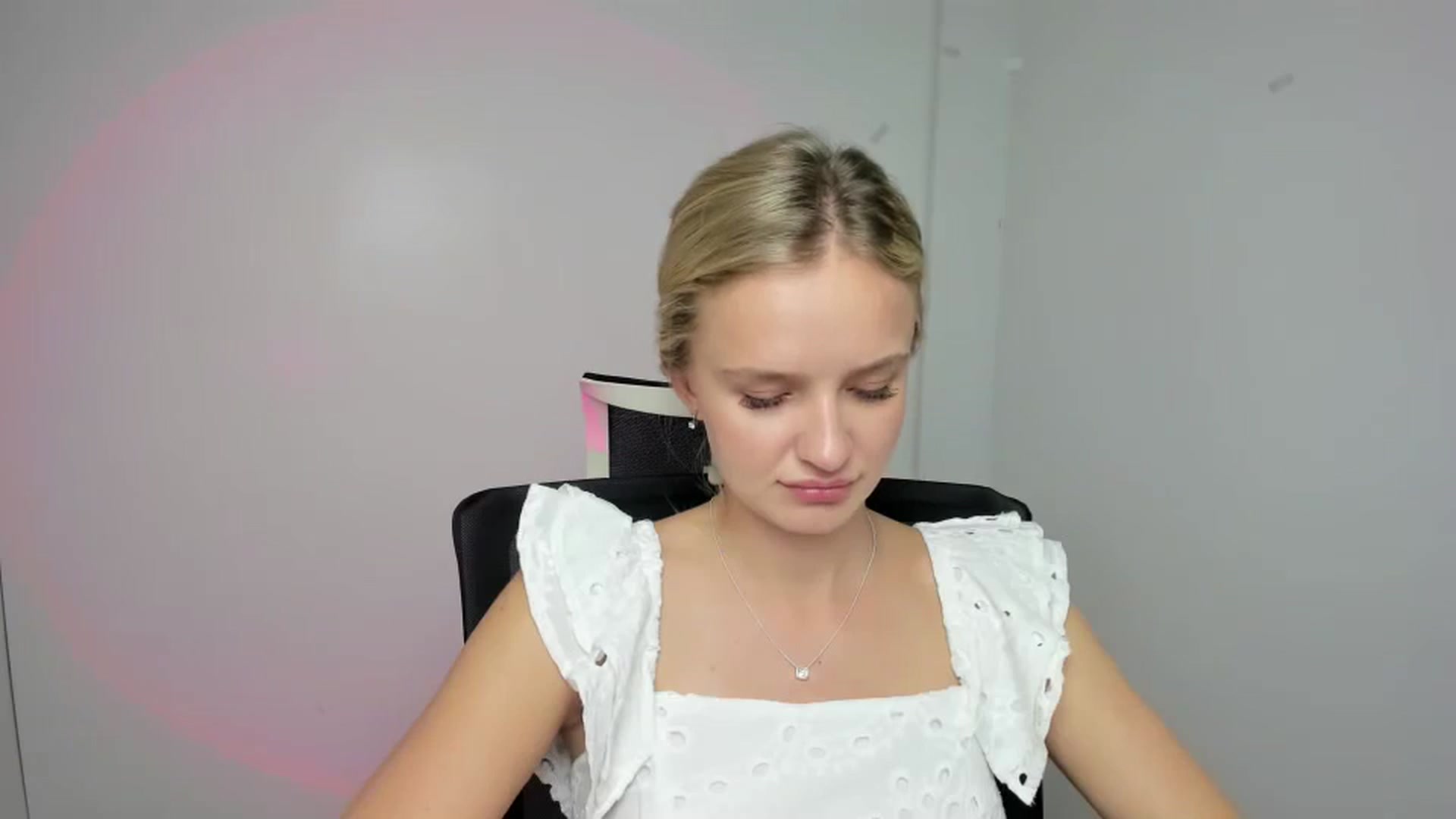 Gallery image thumbnail from Bella_amorere's myfreecams stream on, 08/25/2024, 10:36 image 9 of 20