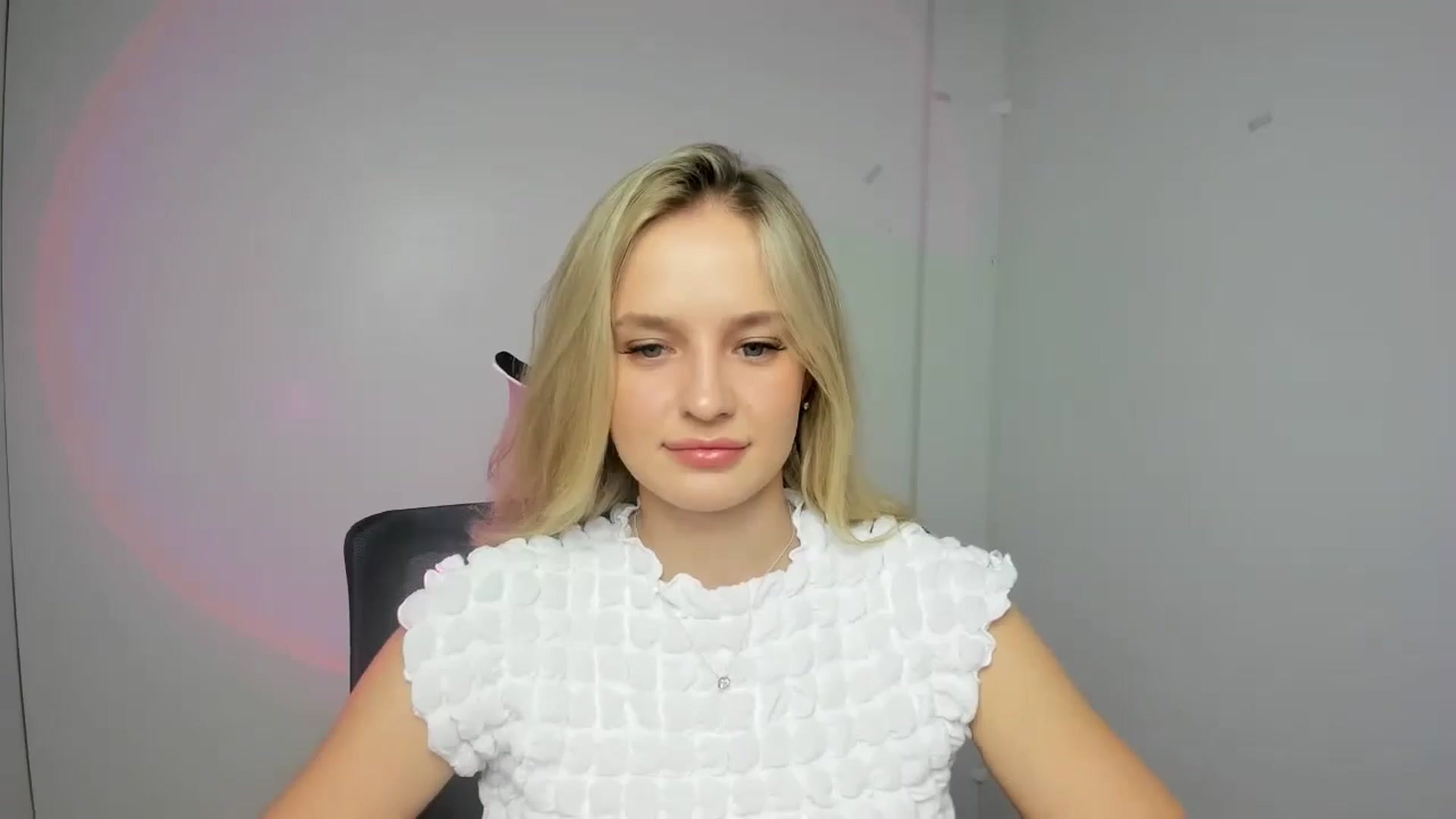 Gallery image thumbnail from Bella_amorere's myfreecams stream on, 08/27/2024, 12:54 image 5 of 20