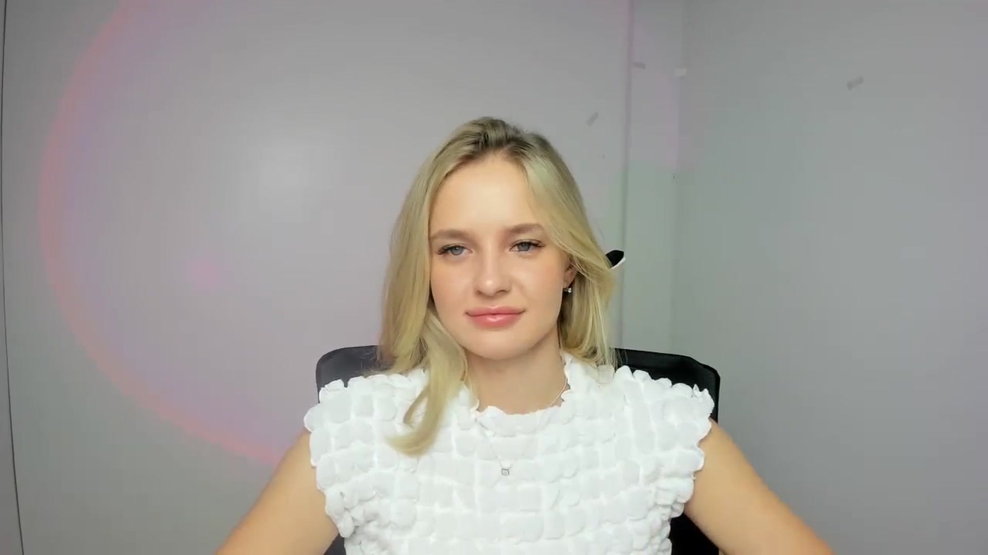 Gallery image thumbnail from Bella_amorere's myfreecams stream on, 08/27/2024, 12:54 image 14 of 20