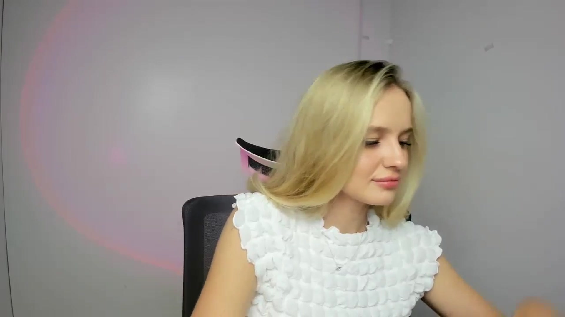Gallery image thumbnail from Bella_amorere's myfreecams stream on, 08/27/2024, 12:54 image 10 of 20