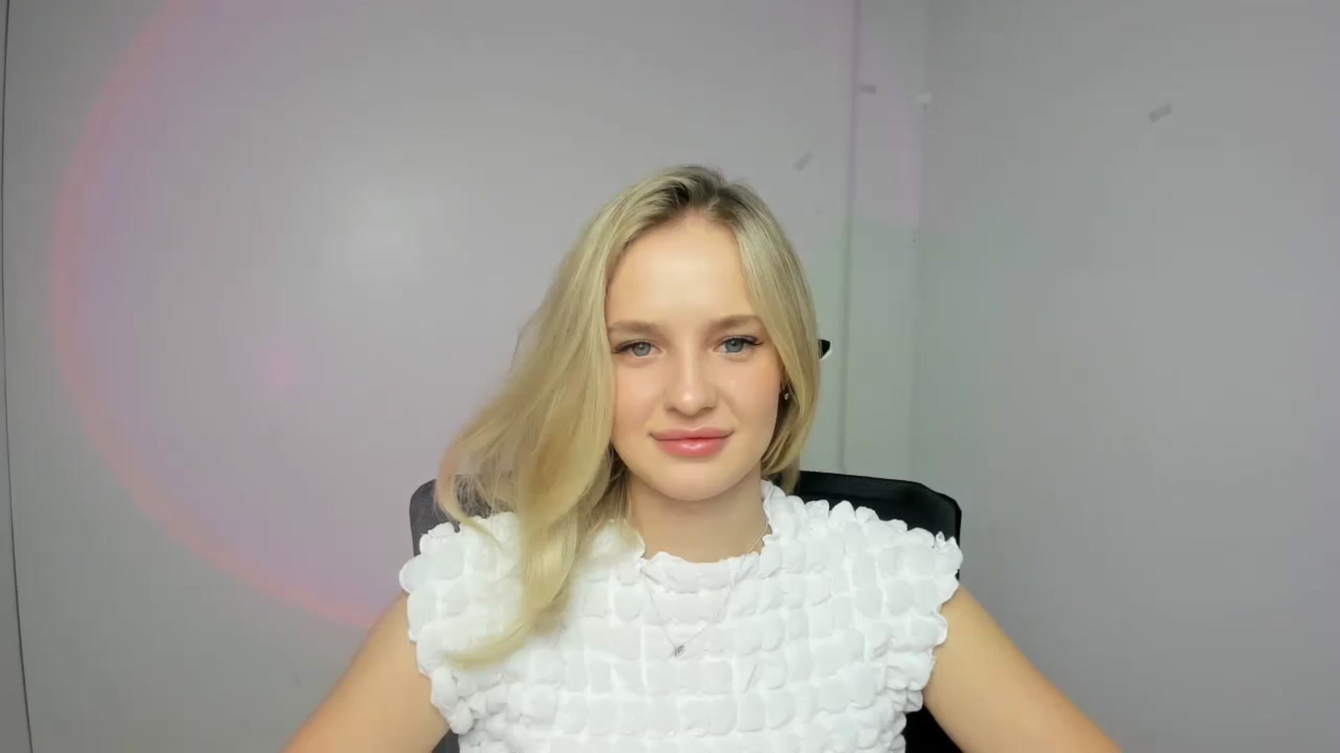 Gallery image thumbnail from Bella_amorere's myfreecams stream on, 08/27/2024, 12:54 image 12 of 20