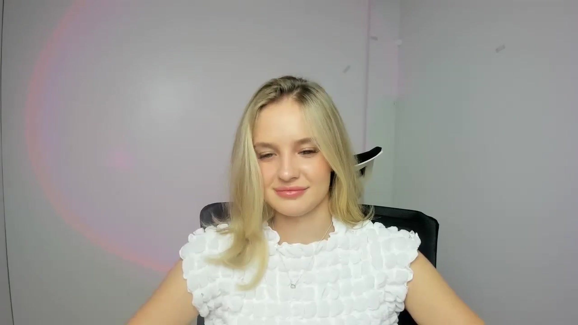 Gallery image thumbnail from Bella_amorere's myfreecams stream on, 08/27/2024, 12:54 image 19 of 20