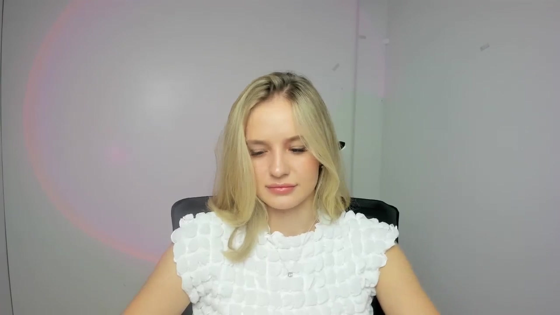 Gallery image thumbnail from Bella_amorere's myfreecams stream on, 08/27/2024, 12:54 image 16 of 20