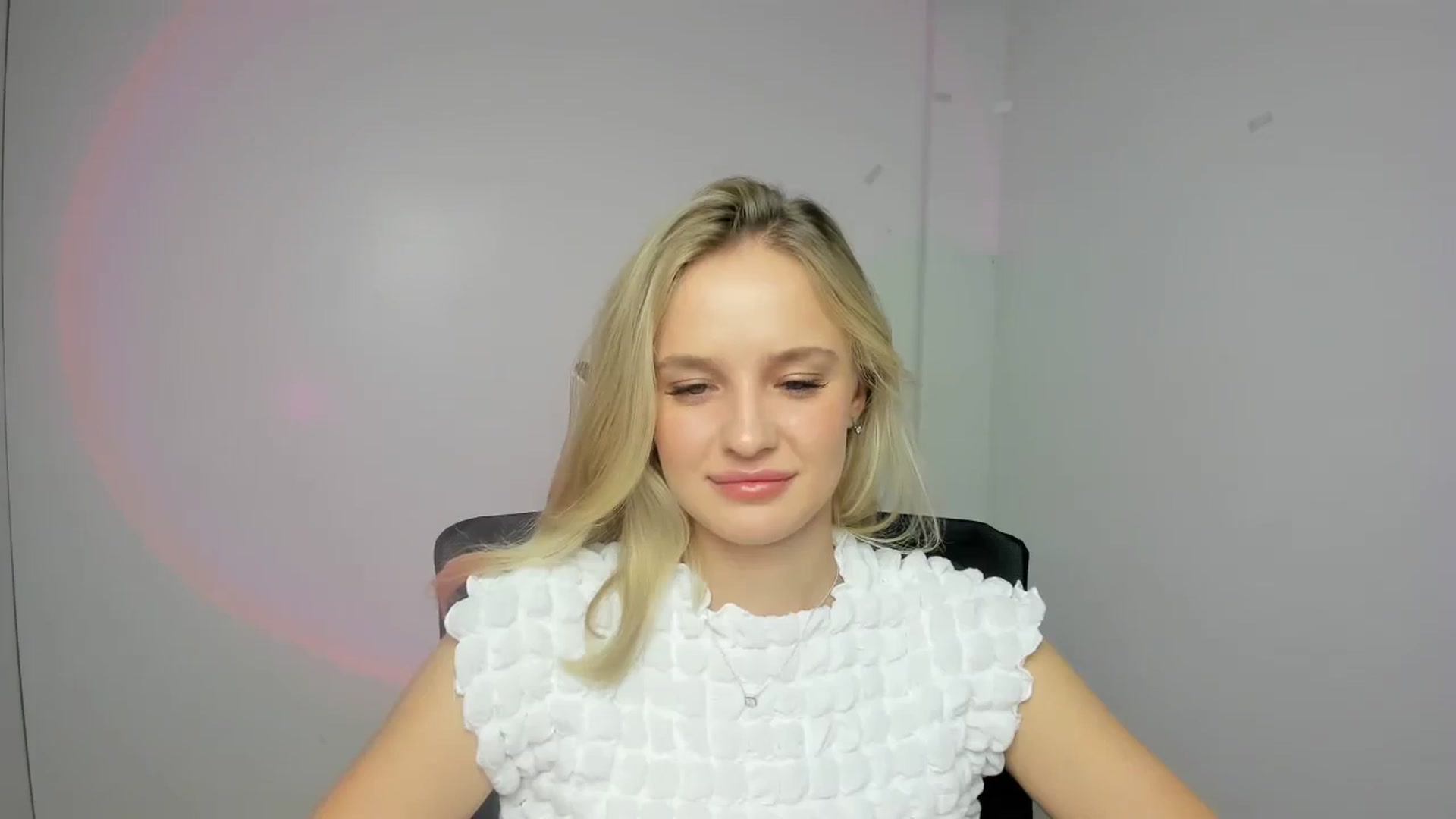 Gallery image thumbnail from Bella_amorere's myfreecams stream on, 08/27/2024, 12:54 image 13 of 20