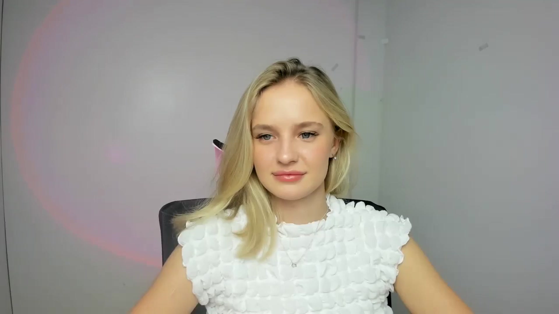 Gallery image thumbnail from Bella_amorere's myfreecams stream on, 08/27/2024, 12:54 image 3 of 20