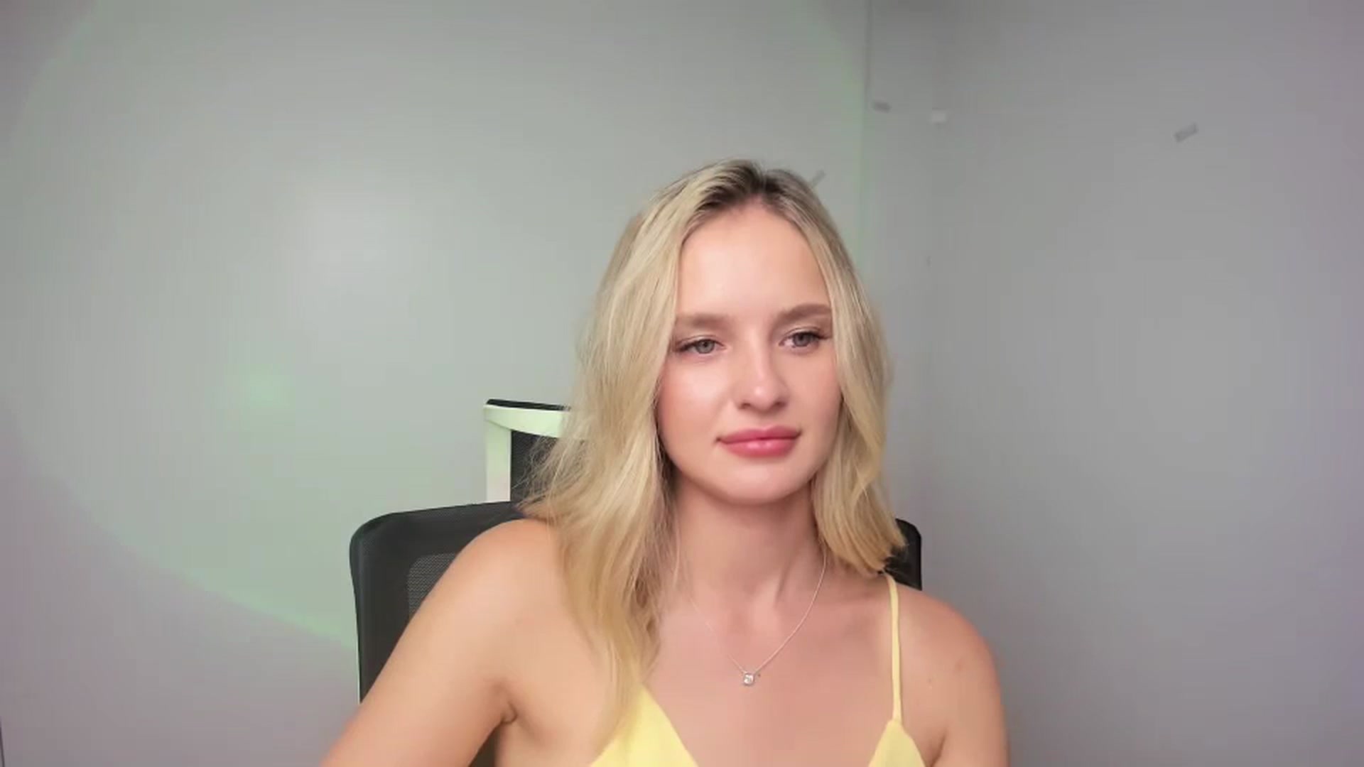 Gallery image thumbnail from Bella_amorere's myfreecams stream on, 08/29/2024, 13:07 image 19 of 20