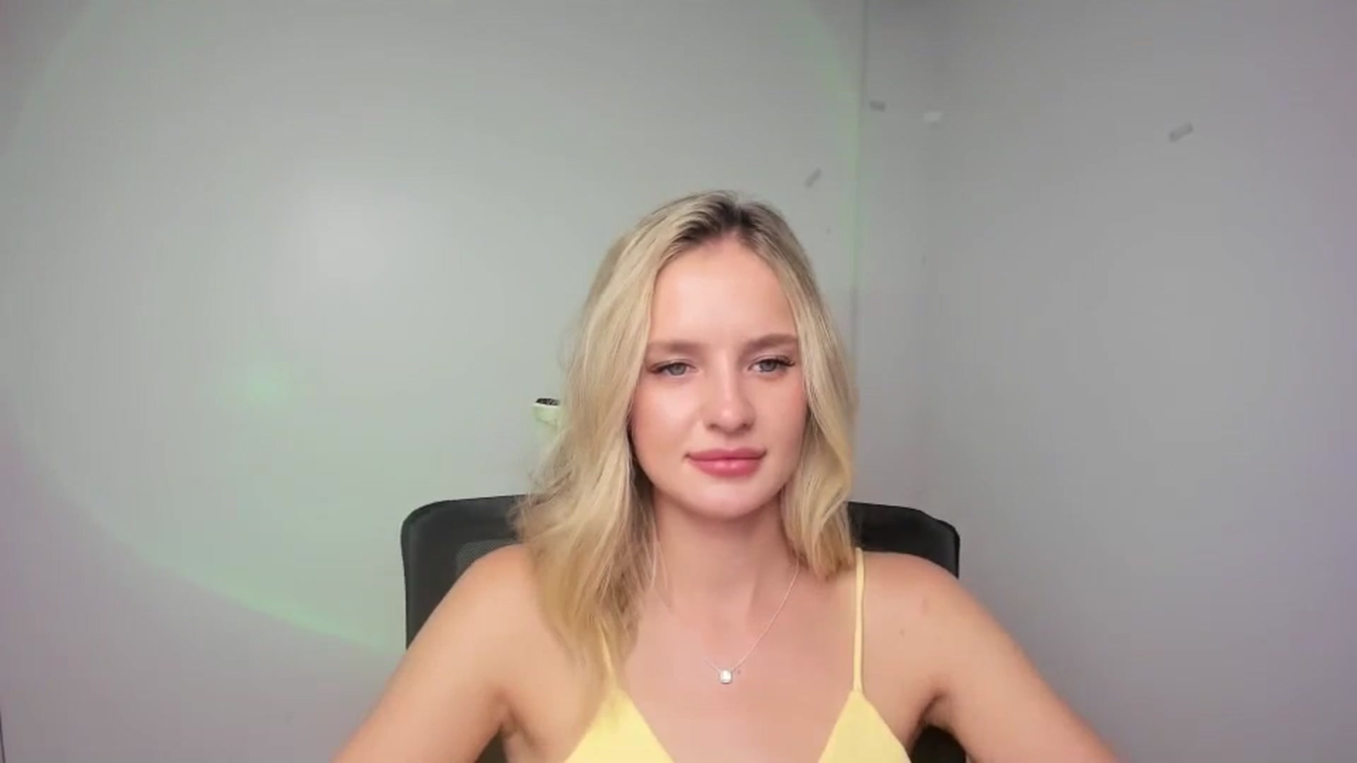 Gallery image thumbnail from Bella_amorere's myfreecams stream on, 08/29/2024, 13:07 image 18 of 20