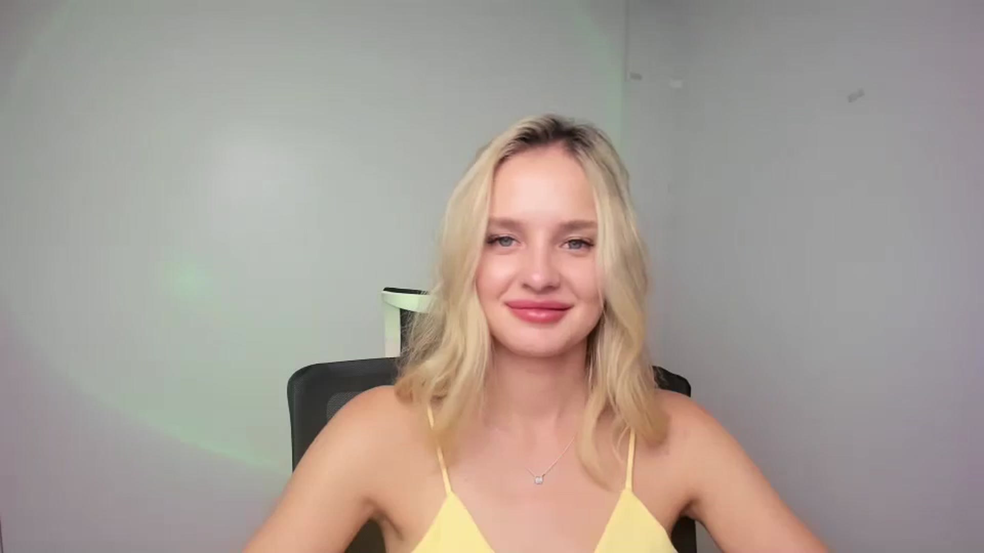 Gallery image thumbnail from Bella_amorere's myfreecams stream on, 08/29/2024, 13:07 image 15 of 20