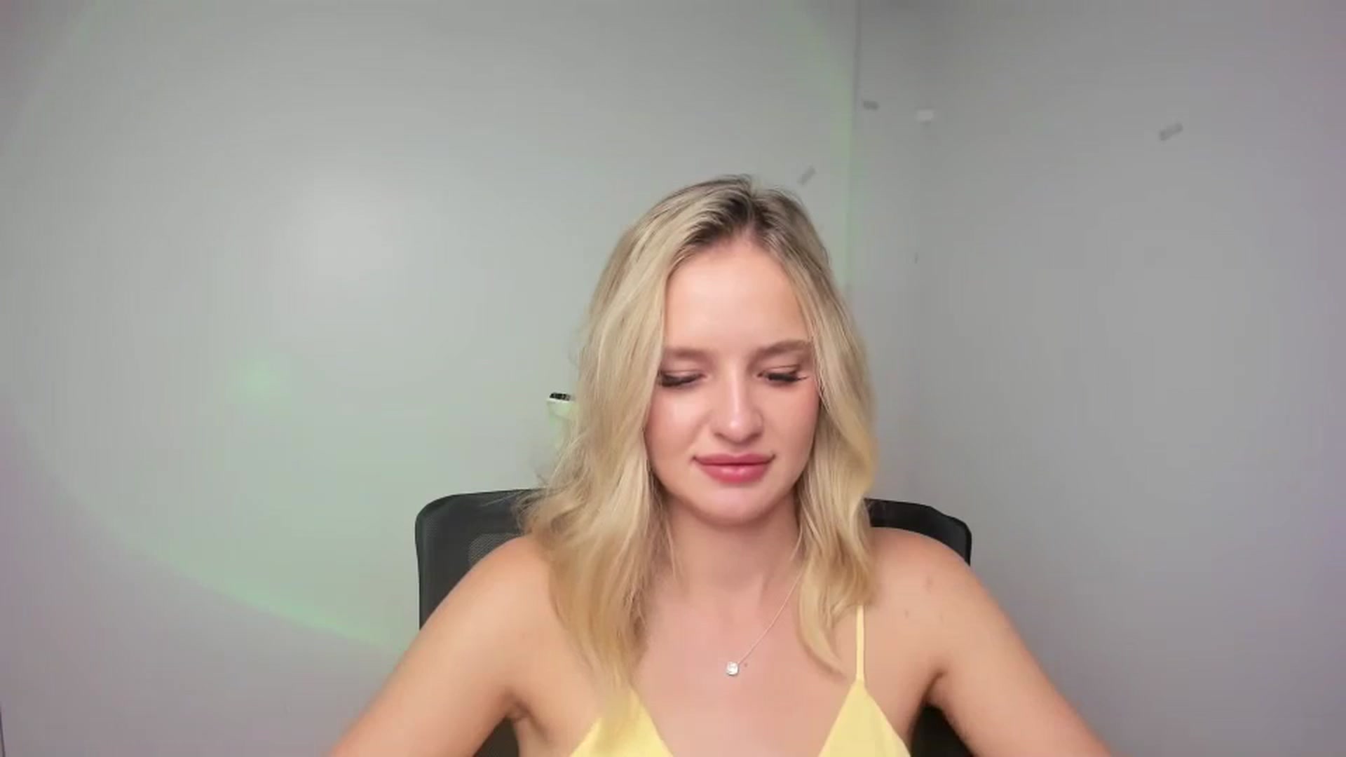 Gallery image thumbnail from Bella_amorere's myfreecams stream on, 08/29/2024, 13:07 image 17 of 20