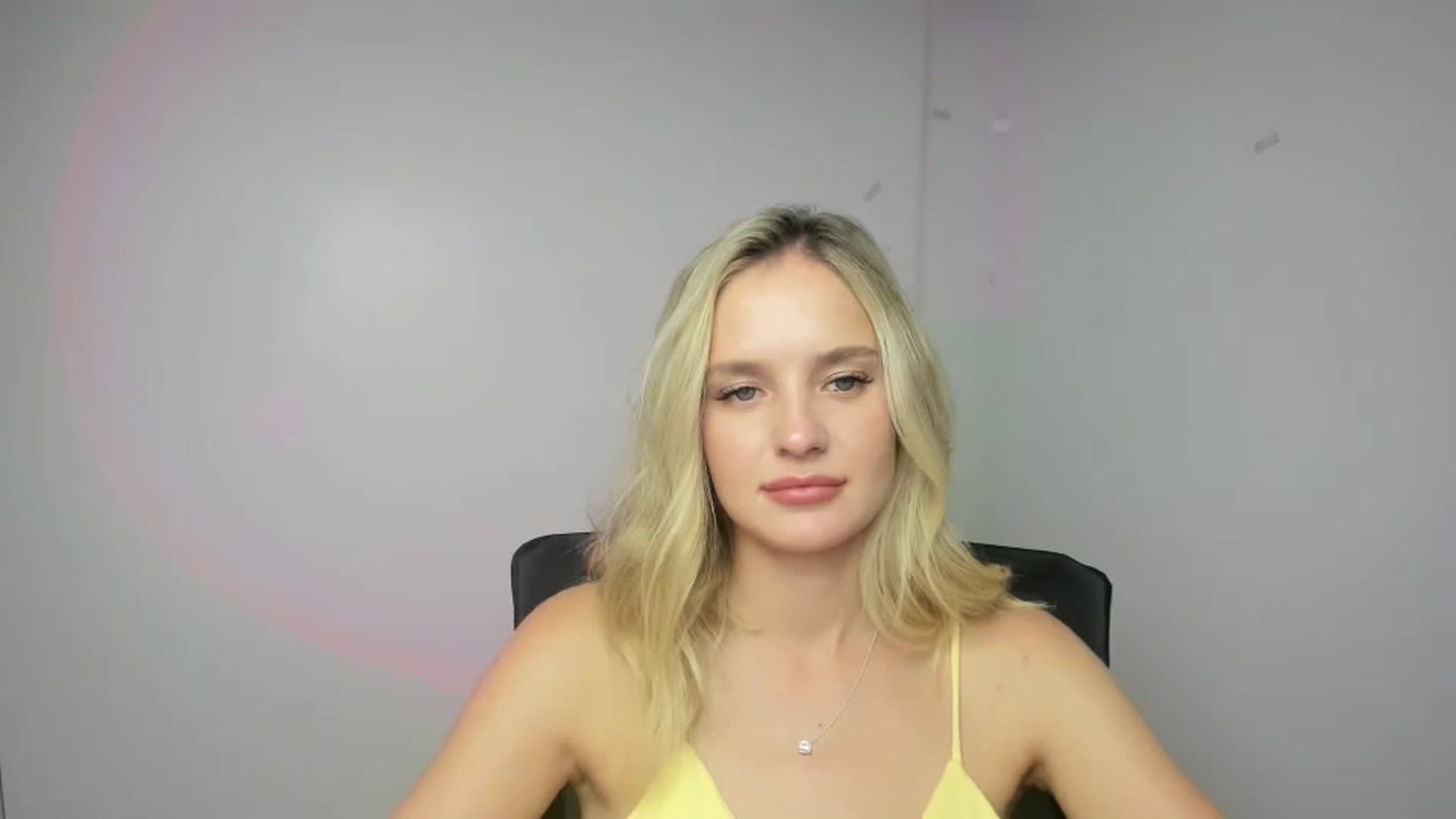 Gallery image thumbnail from Bella_amorere's myfreecams stream on, 08/29/2024, 13:43 image 19 of 20