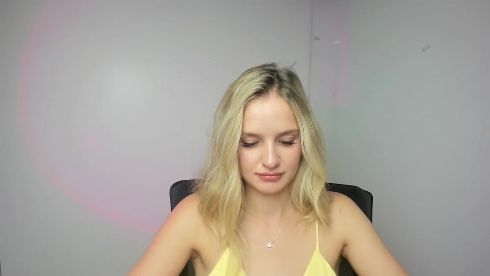 Gallery image thumbnail from Bella_amorere's myfreecams stream on, 08/29/2024, 13:43 image 18 of 20