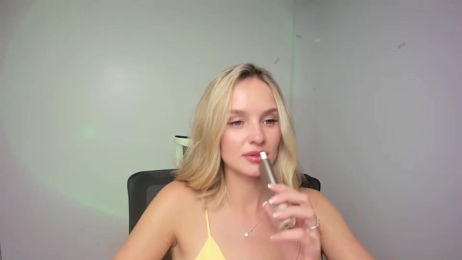 Gallery image thumbnail from Bella_amorere's myfreecams stream on, 08/29/2024, 13:43 image 1 of 20