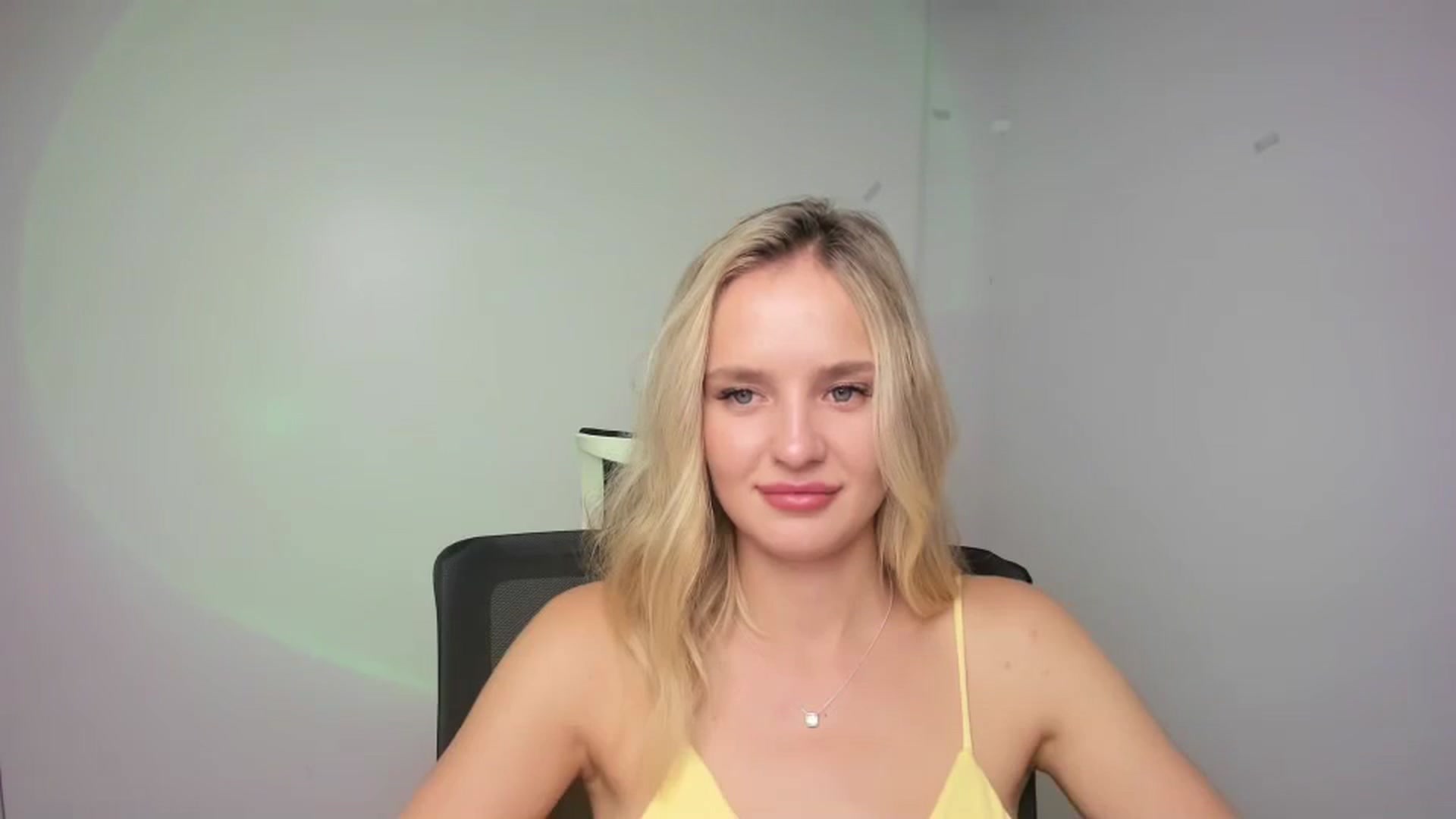 Gallery image thumbnail from Bella_amorere's myfreecams stream on, 08/29/2024, 13:43 image 11 of 20