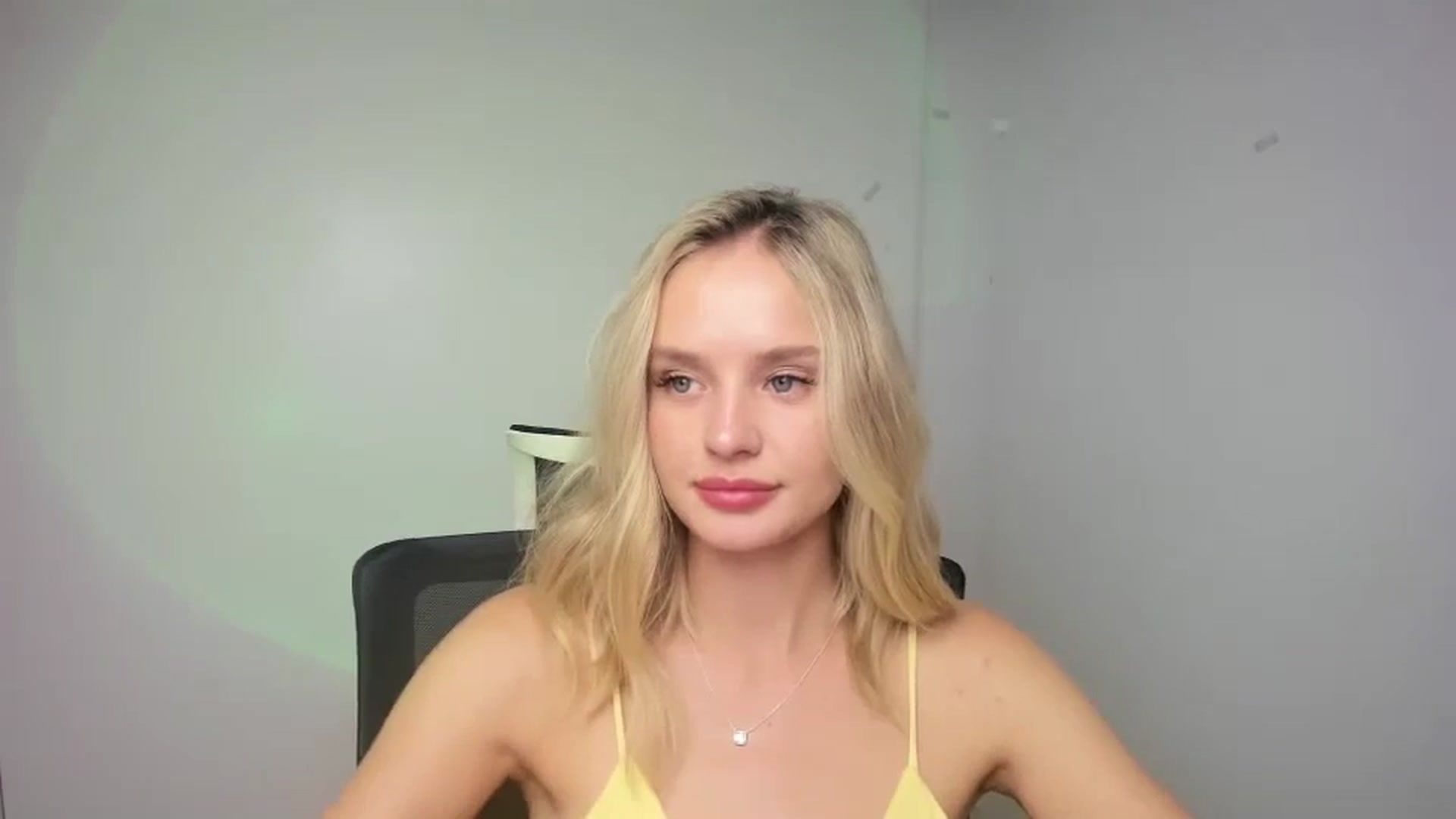 Gallery image thumbnail from Bella_amorere's myfreecams stream on, 08/29/2024, 13:43 image 5 of 20