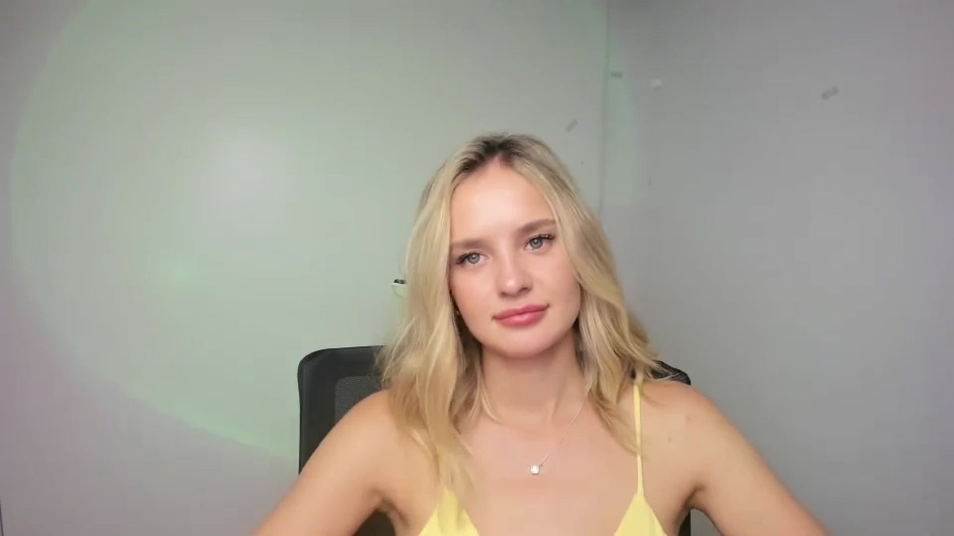 Gallery image thumbnail from Bella_amorere's myfreecams stream on, 08/29/2024, 13:43 image 6 of 20