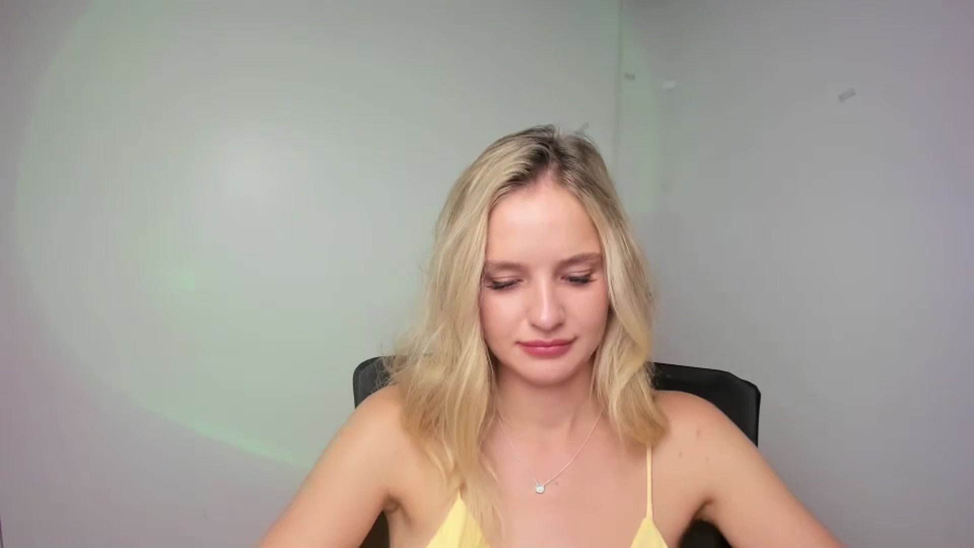 Gallery image thumbnail from Bella_amorere's myfreecams stream on, 08/29/2024, 13:43 image 16 of 20