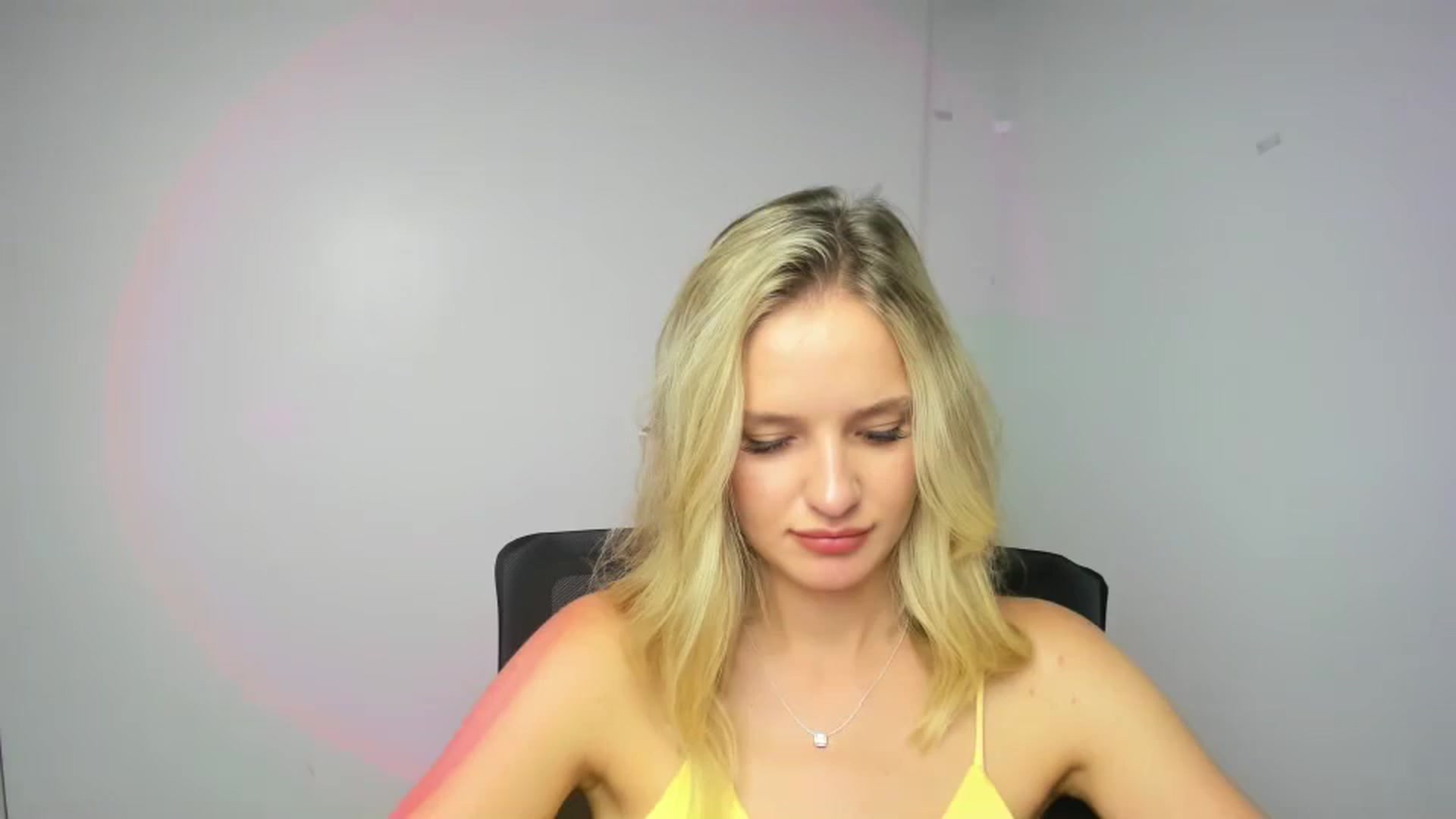 Gallery image thumbnail from Bella_amorere's myfreecams stream on, 08/29/2024, 14:16 image 11 of 20