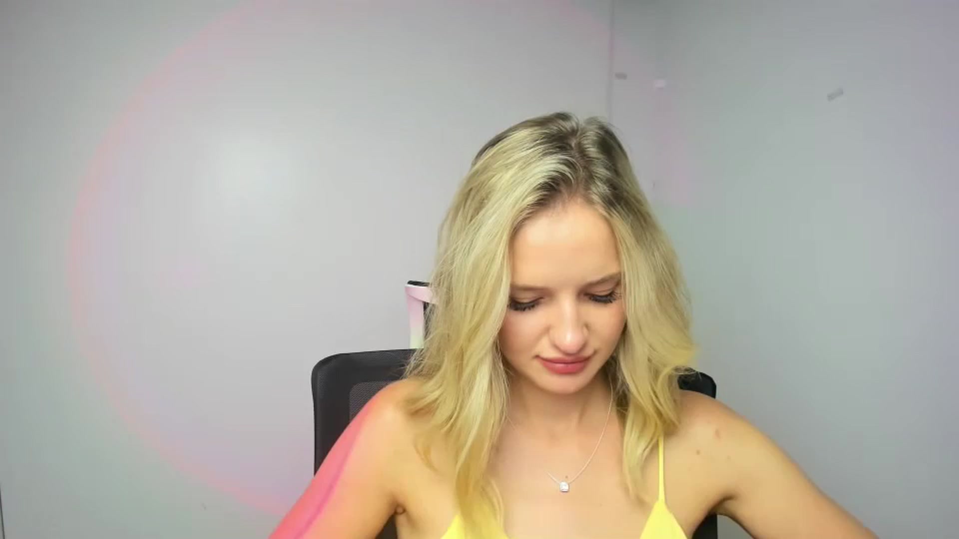 Gallery image thumbnail from Bella_amorere's myfreecams stream on, 08/29/2024, 14:16 image 1 of 20