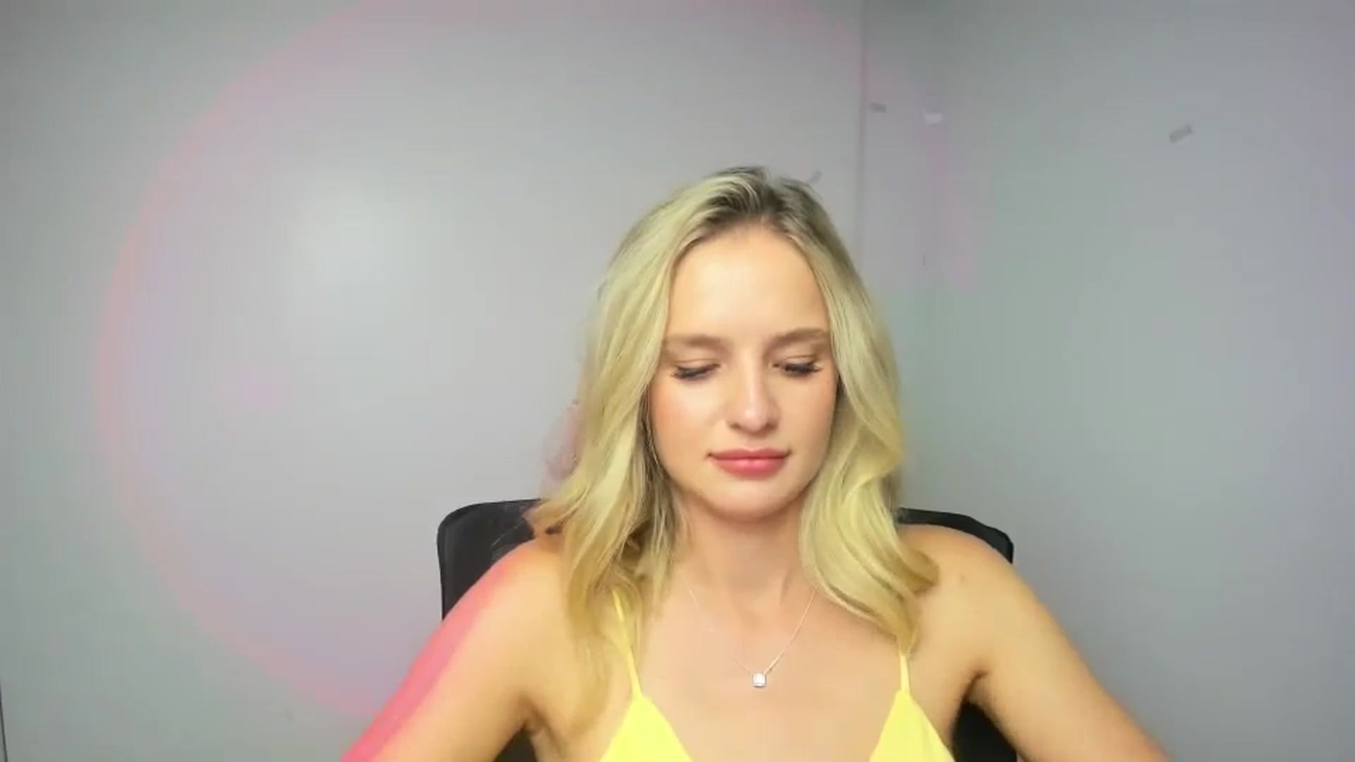 Gallery image thumbnail from Bella_amorere's myfreecams stream on, 08/29/2024, 14:16 image 5 of 20