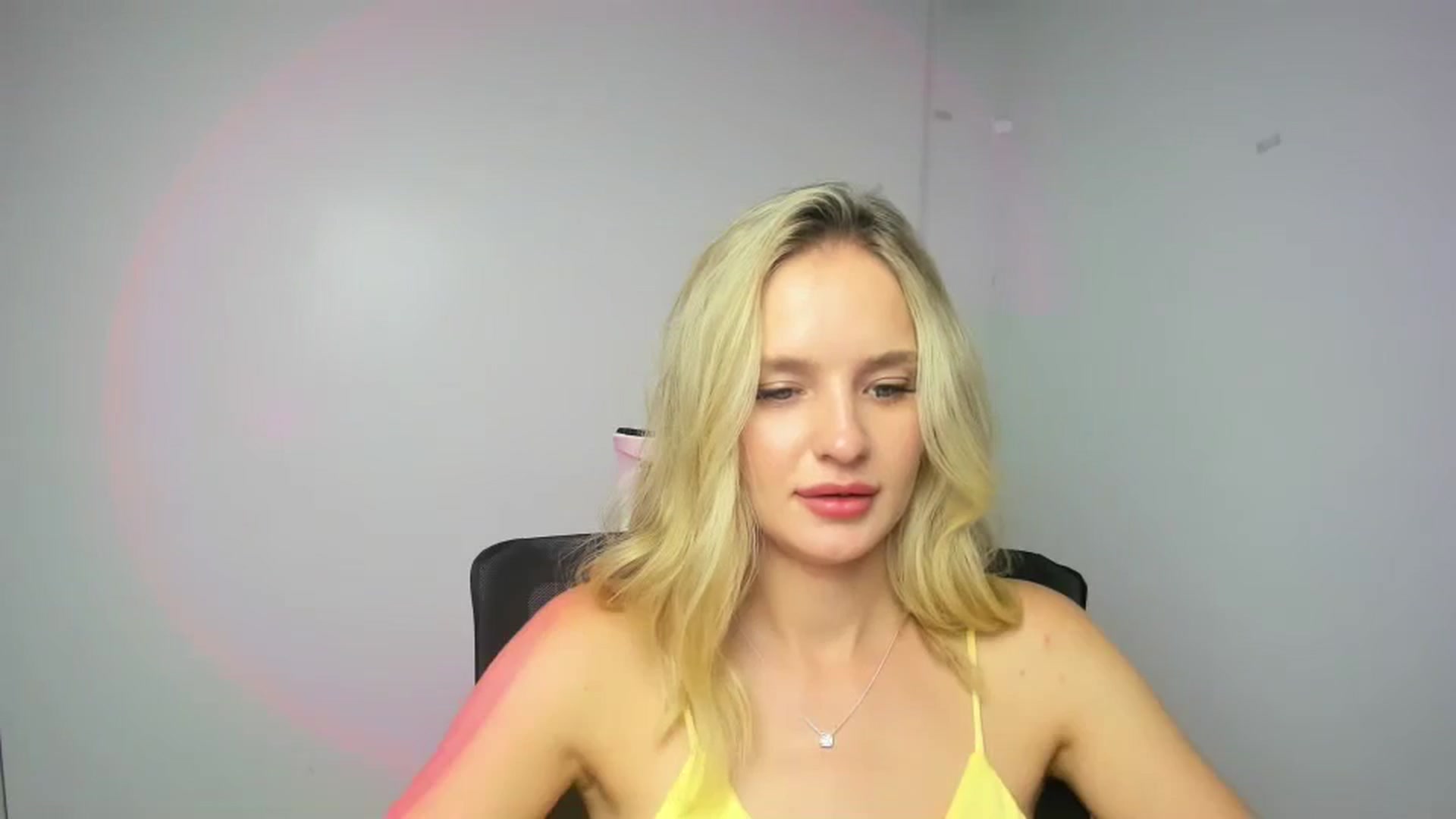 Gallery image thumbnail from Bella_amorere's myfreecams stream on, 08/29/2024, 14:16 image 3 of 20