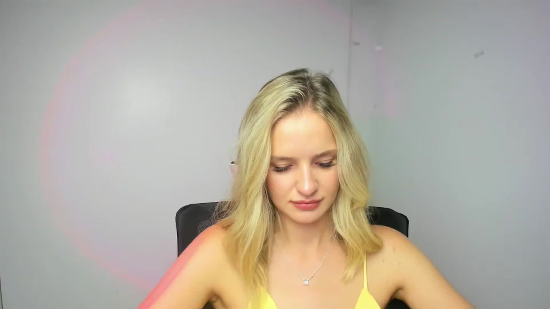 Gallery image thumbnail from Bella_amorere's myfreecams stream on, 08/29/2024, 14:16 image 9 of 20