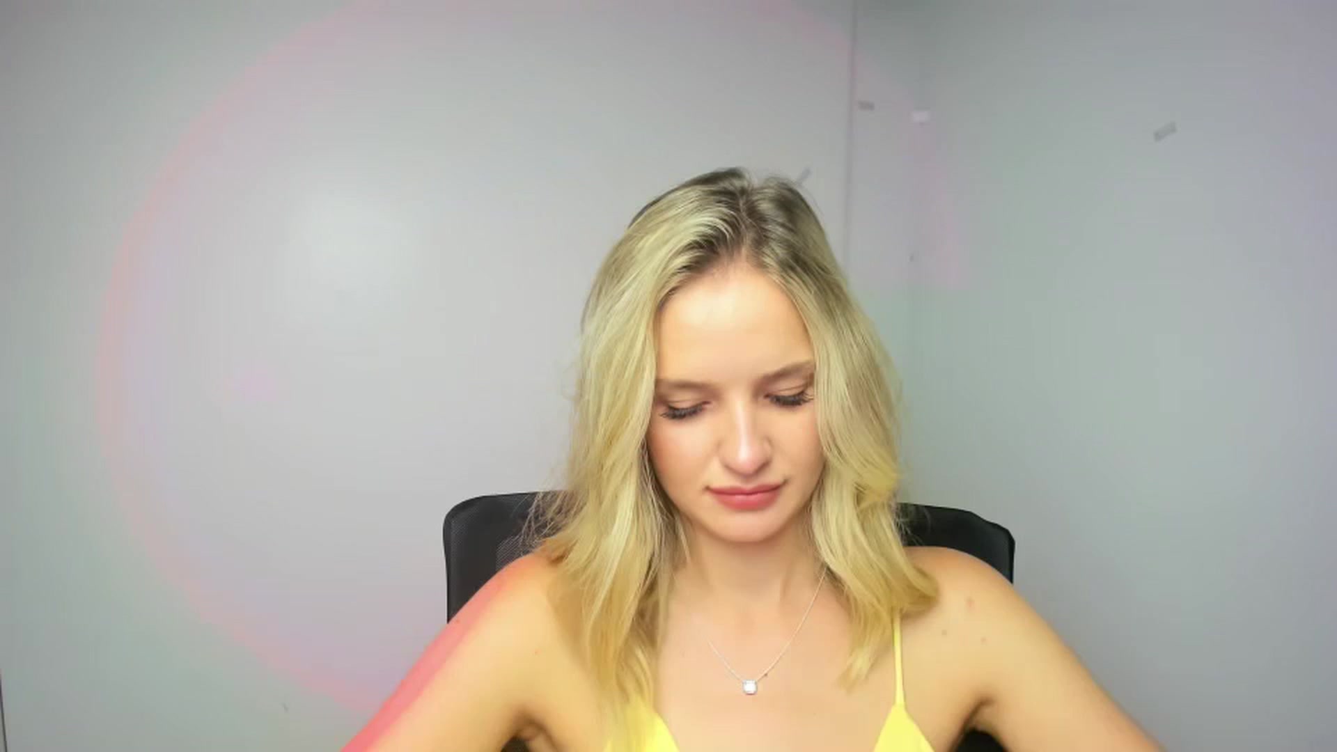Gallery image thumbnail from Bella_amorere's myfreecams stream on, 08/29/2024, 14:16 image 10 of 20