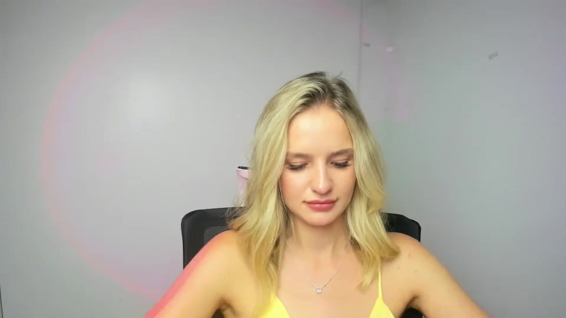 Gallery image thumbnail from Bella_amorere's myfreecams stream on, 08/29/2024, 14:16 image 8 of 20