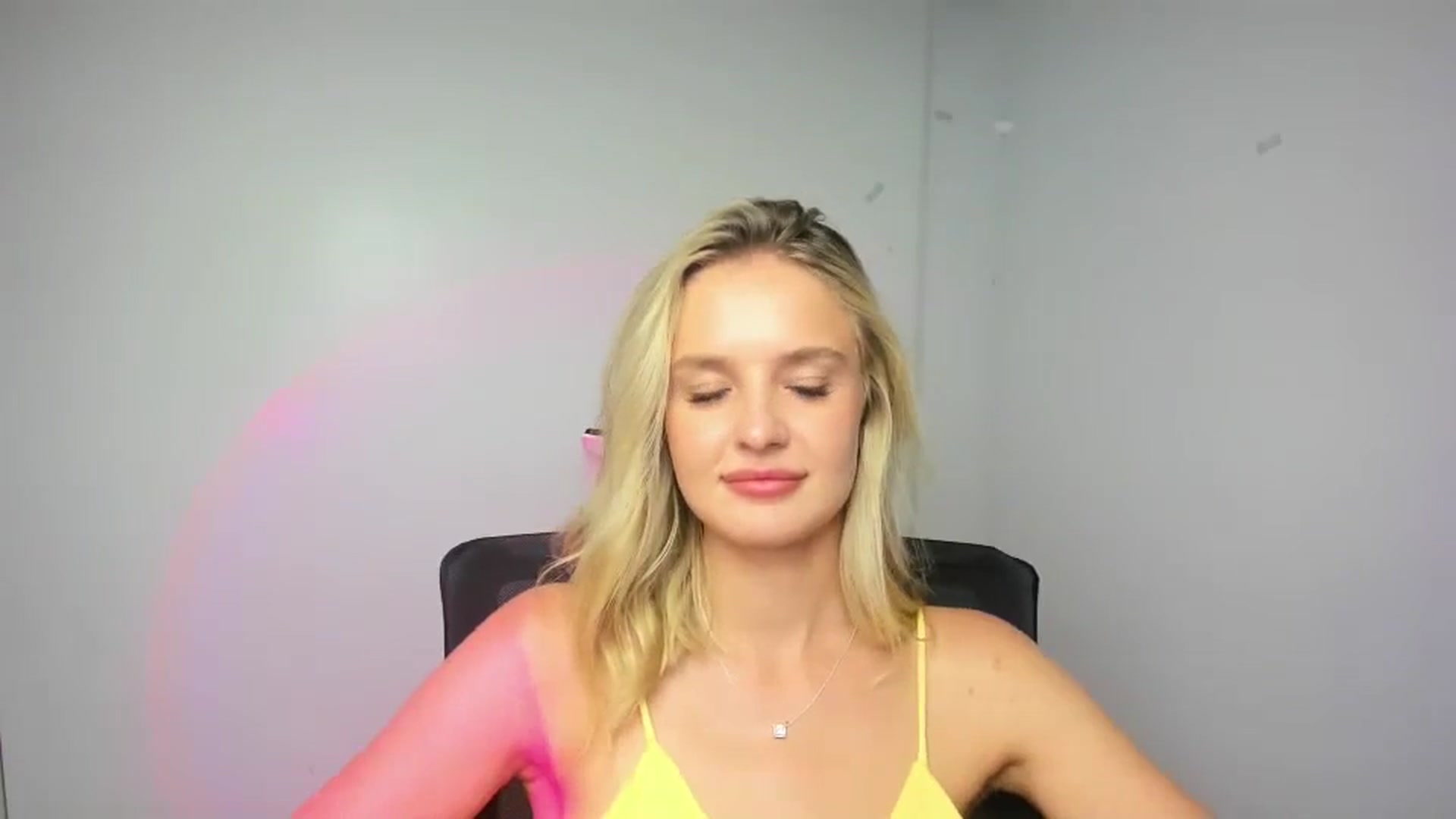 Gallery image thumbnail from Bella_amorere's myfreecams stream on, 08/29/2024, 16:00 image 20 of 20