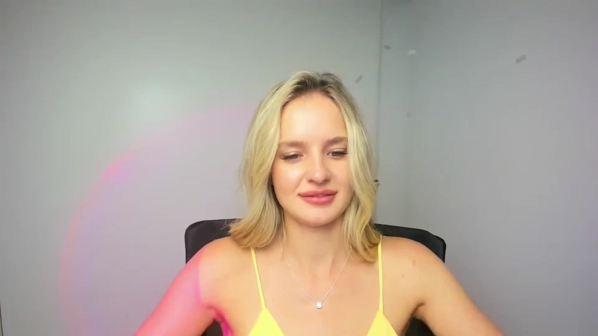 Gallery image thumbnail from Bella_amorere's myfreecams stream on, 08/29/2024, 16:00 image 17 of 20