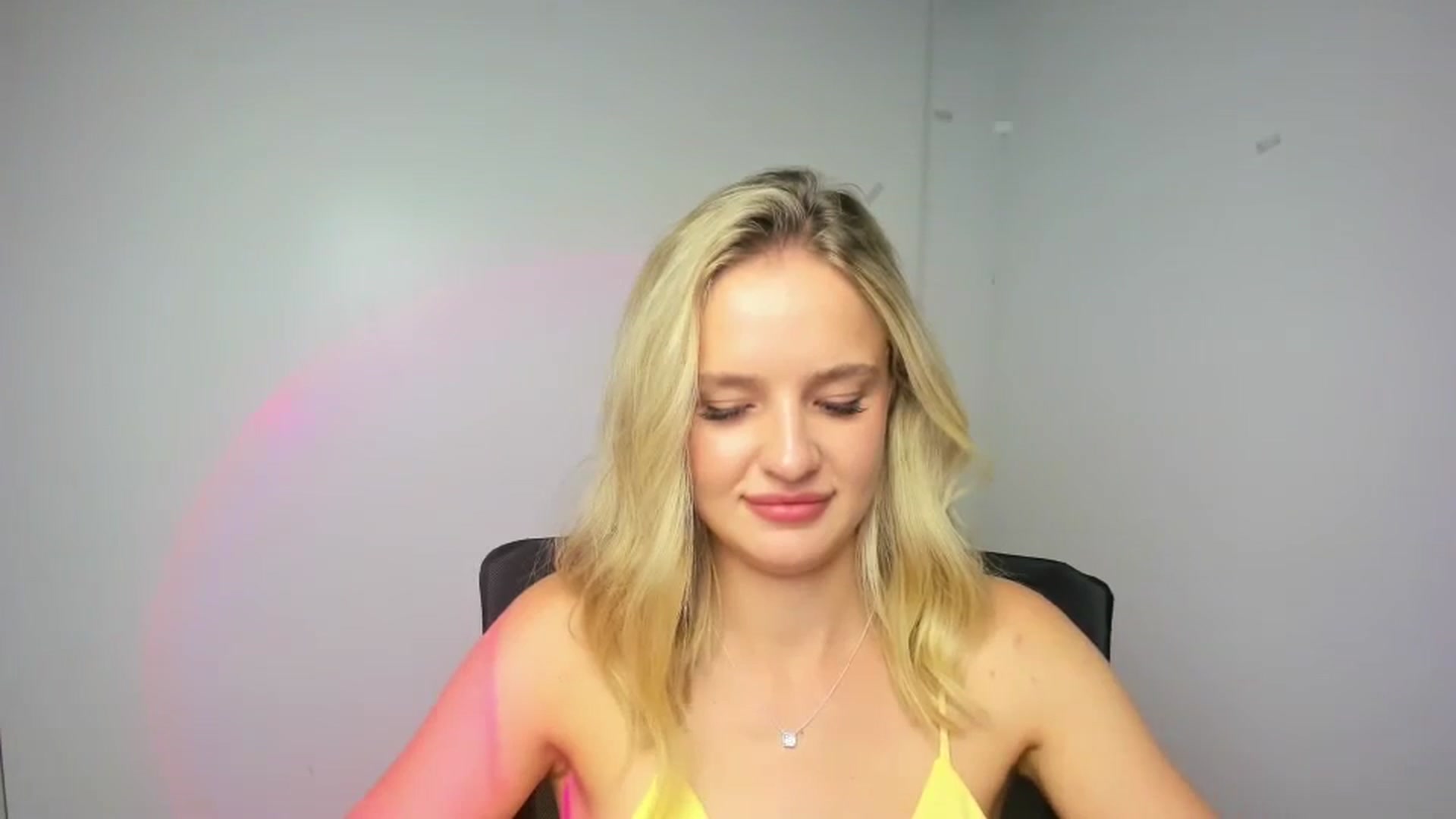 Gallery image thumbnail from Bella_amorere's myfreecams stream on, 08/29/2024, 16:00 image 11 of 20