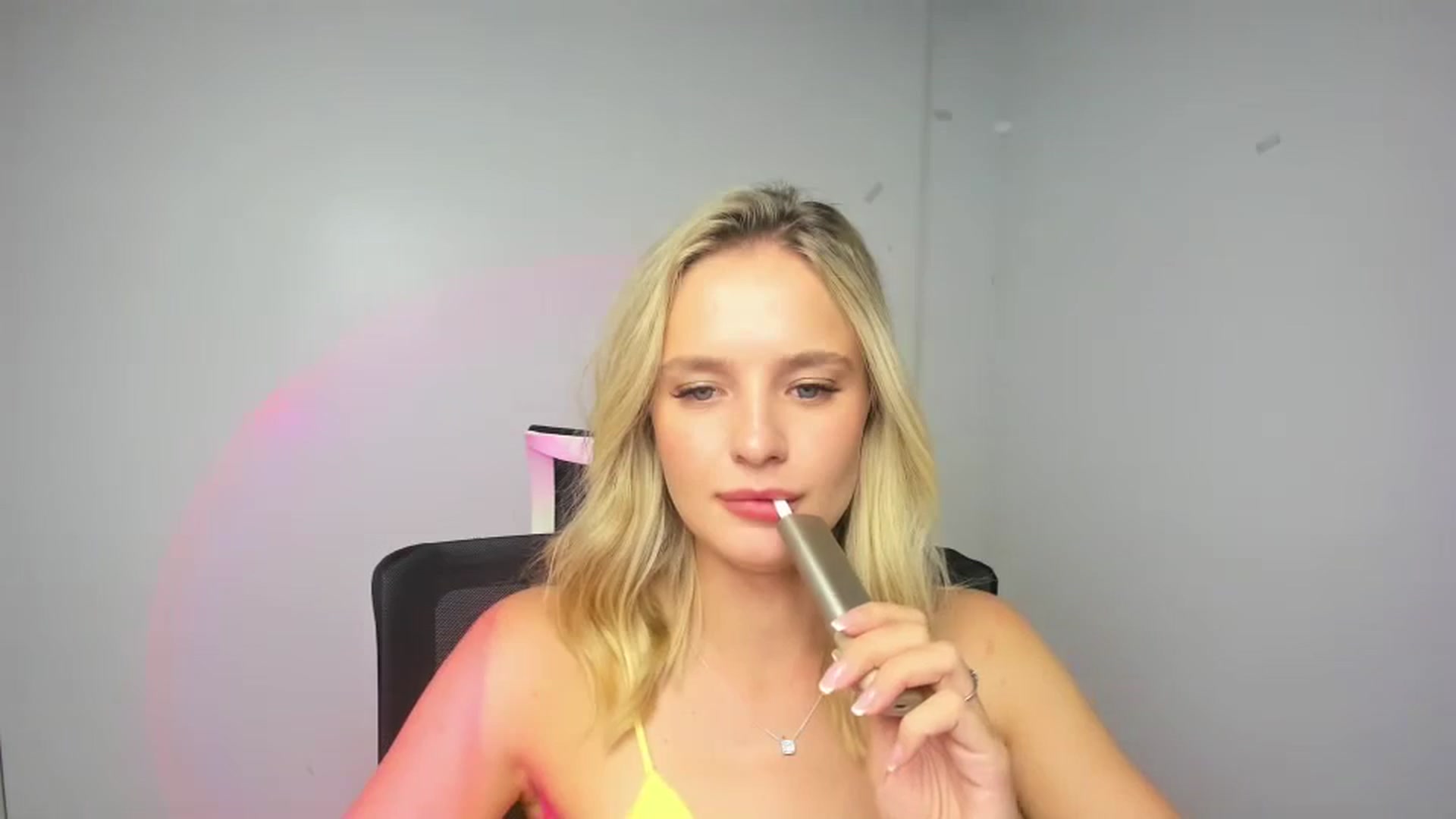 Gallery image thumbnail from Bella_amorere's myfreecams stream on, 08/29/2024, 16:00 image 8 of 20