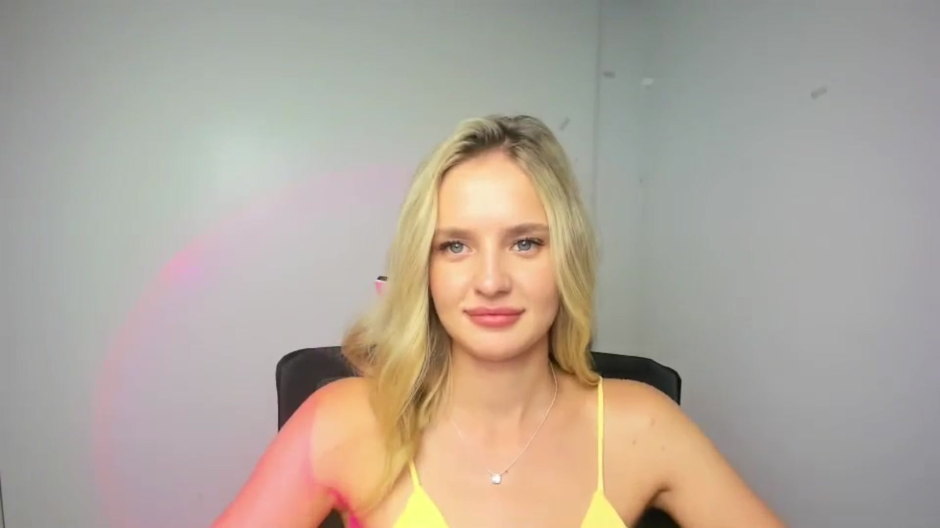Gallery image thumbnail from Bella_amorere's myfreecams stream on, 08/29/2024, 16:00 image 16 of 20
