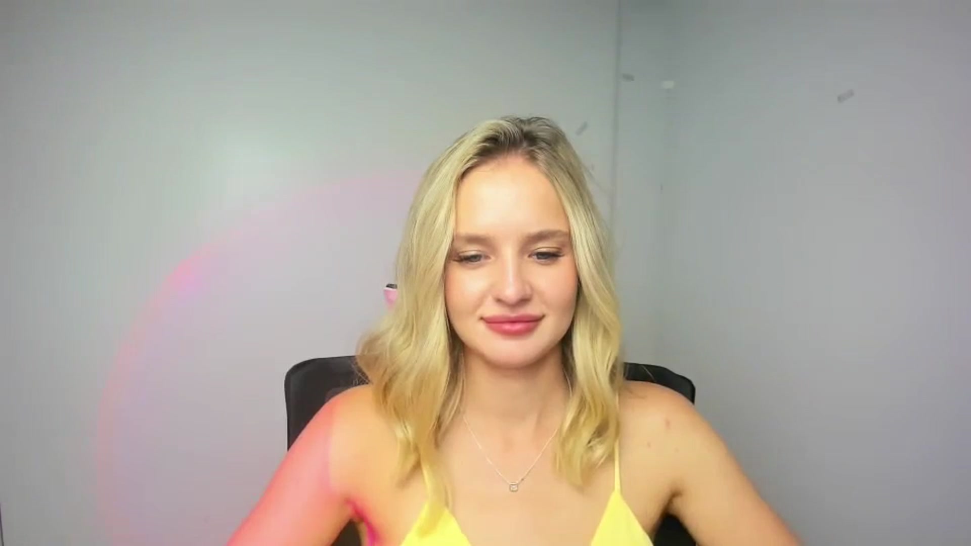 Gallery image thumbnail from Bella_amorere's myfreecams stream on, 08/29/2024, 16:00 image 15 of 20