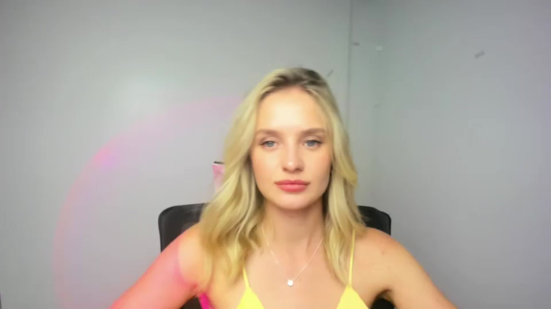 Gallery image thumbnail from Bella_amorere's myfreecams stream on, 08/29/2024, 16:00 image 1 of 20