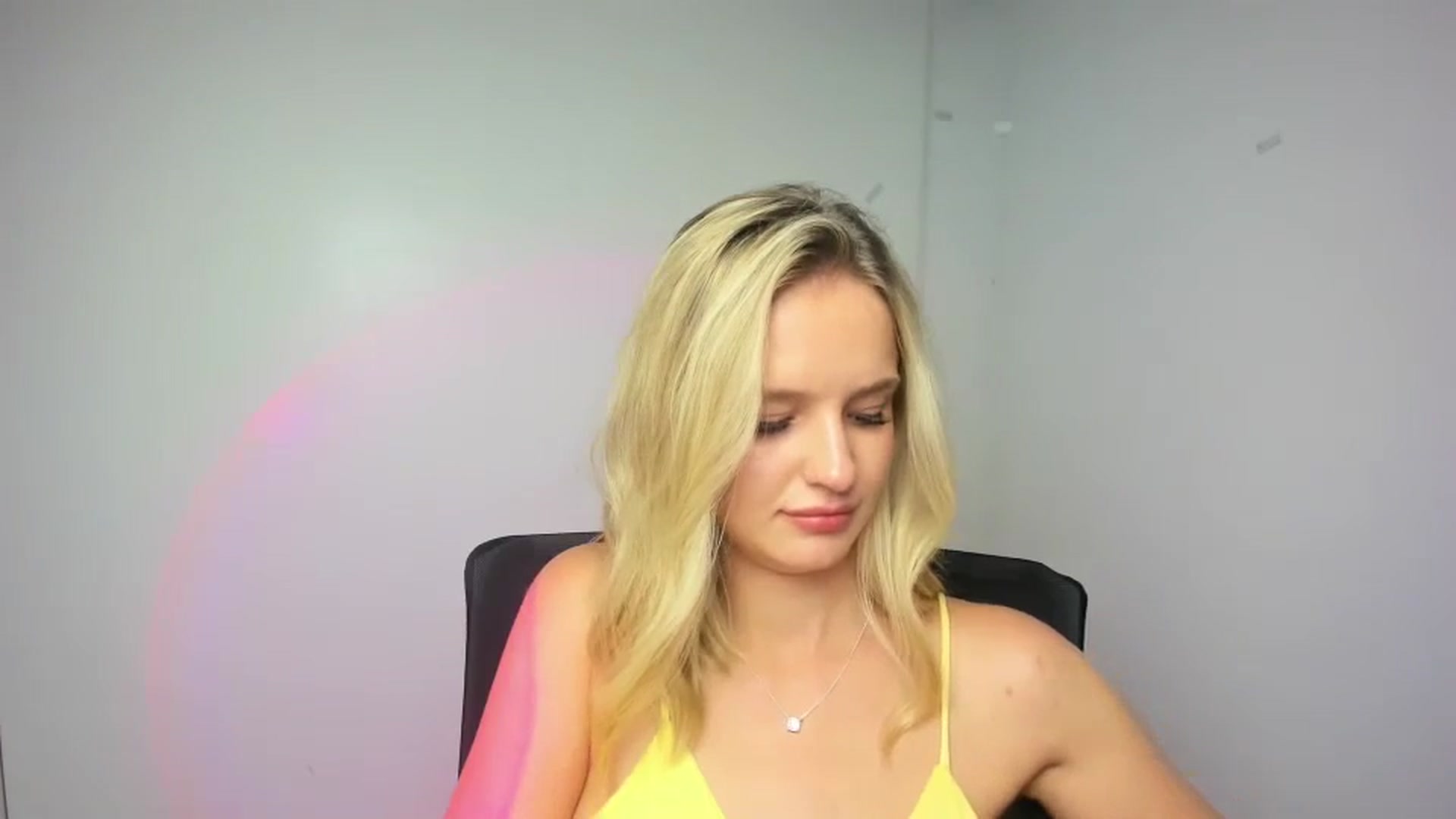 Gallery image thumbnail from Bella_amorere's myfreecams stream on, 08/29/2024, 16:00 image 19 of 20