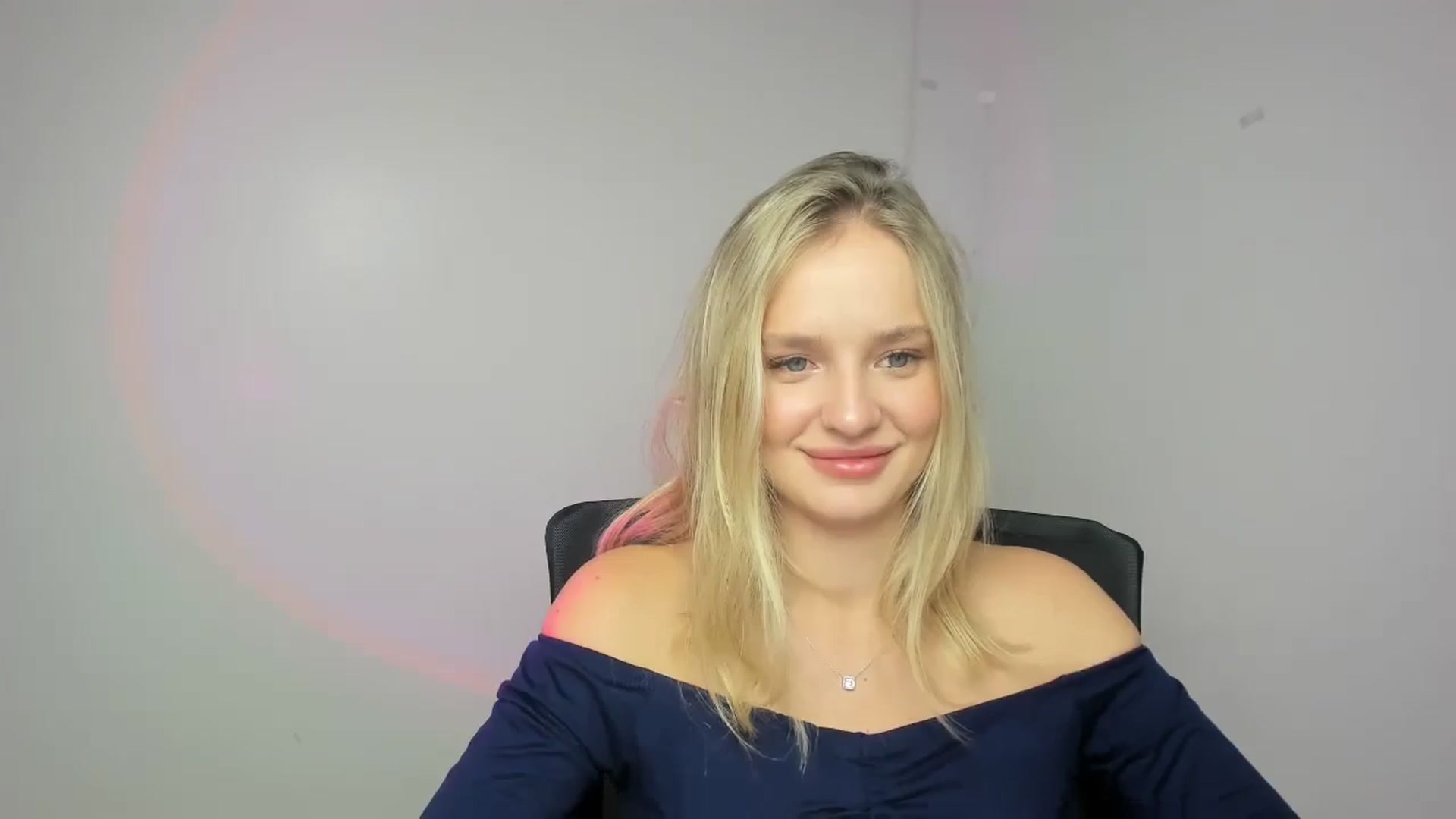 Gallery image thumbnail from Bella_amorere's myfreecams stream on, 09/06/2024, 12:14 image 17 of 20