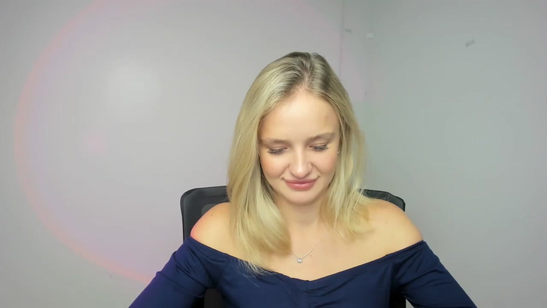 Gallery image thumbnail from Bella_amorere's myfreecams stream on, 09/06/2024, 15:52 image 8 of 20