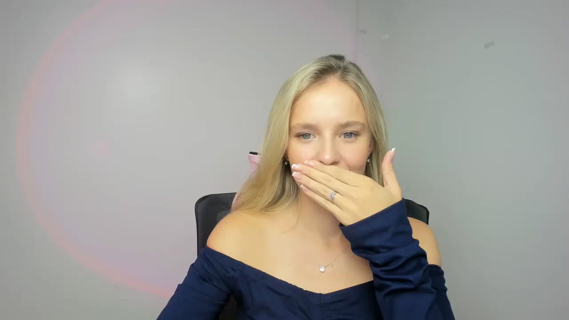 Gallery image thumbnail from Bella_amorere's myfreecams stream on, 09/06/2024, 15:52 image 12 of 20