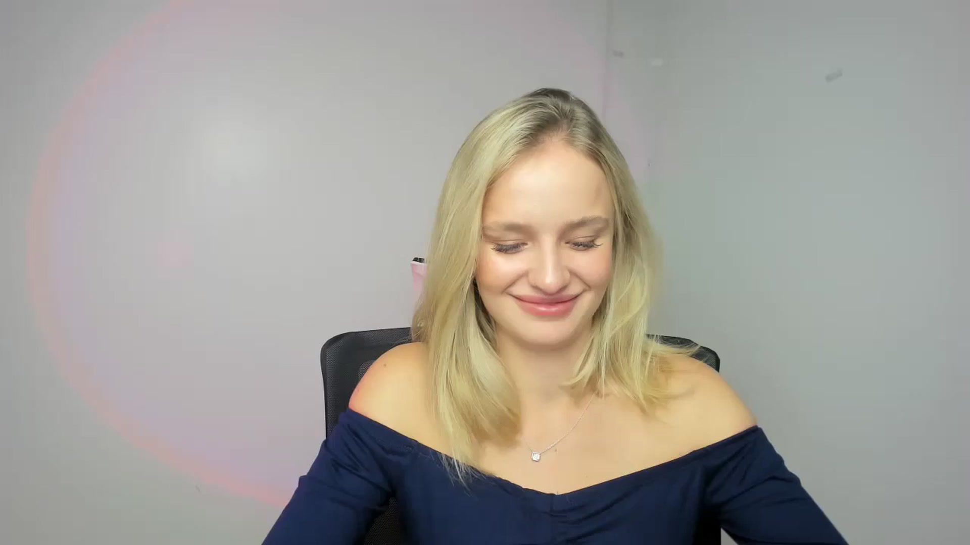 Gallery image thumbnail from Bella_amorere's myfreecams stream on, 09/06/2024, 15:52 image 9 of 20