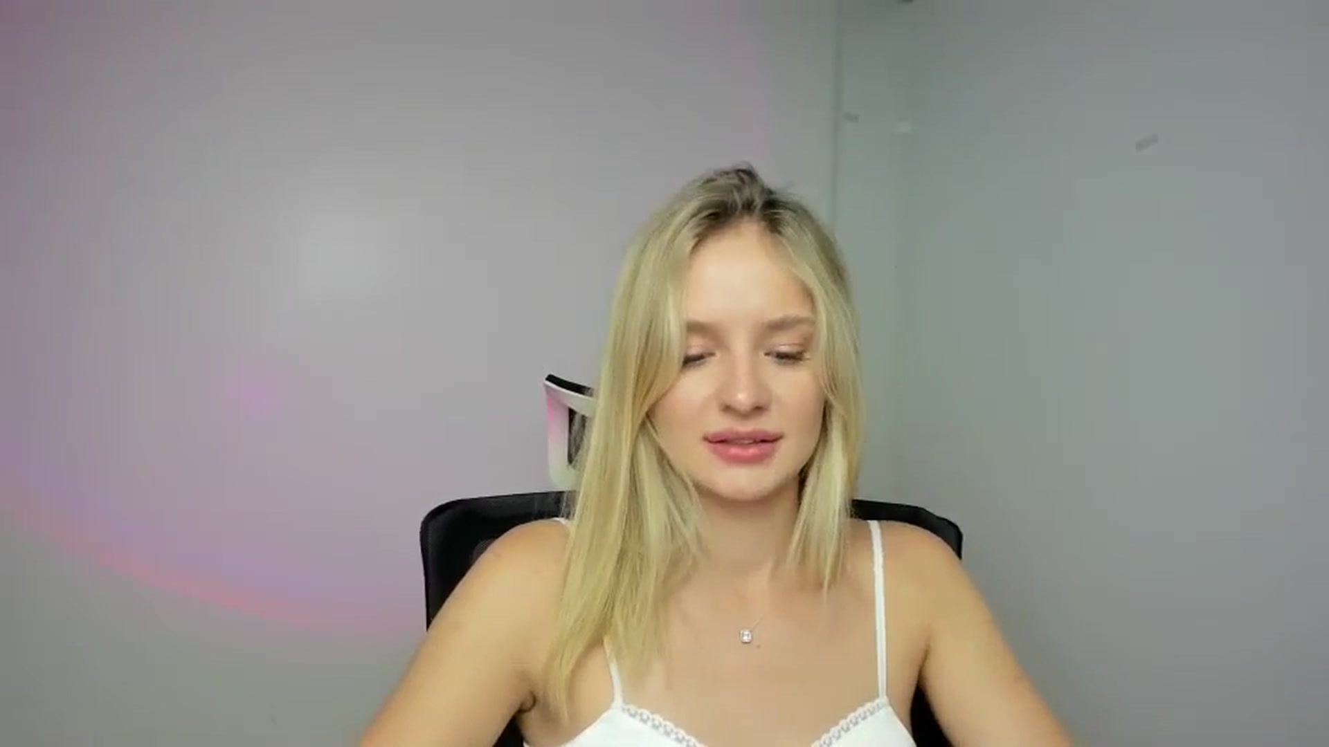 Gallery image thumbnail from Bella_amorere's myfreecams stream on, 09/07/2024, 12:14 image 14 of 20