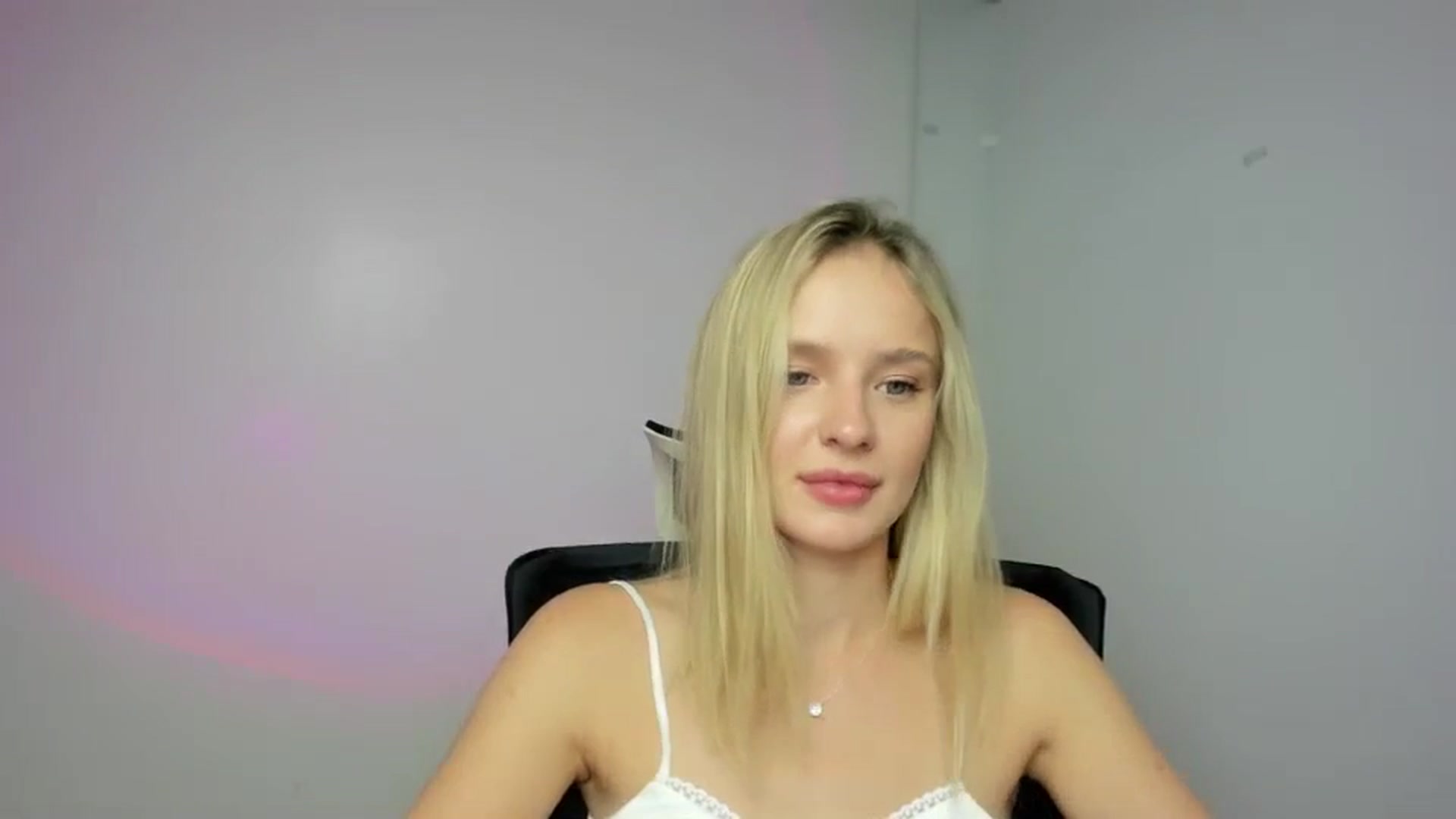 Gallery image thumbnail from Bella_amorere's myfreecams stream on, 09/07/2024, 12:14 image 9 of 20