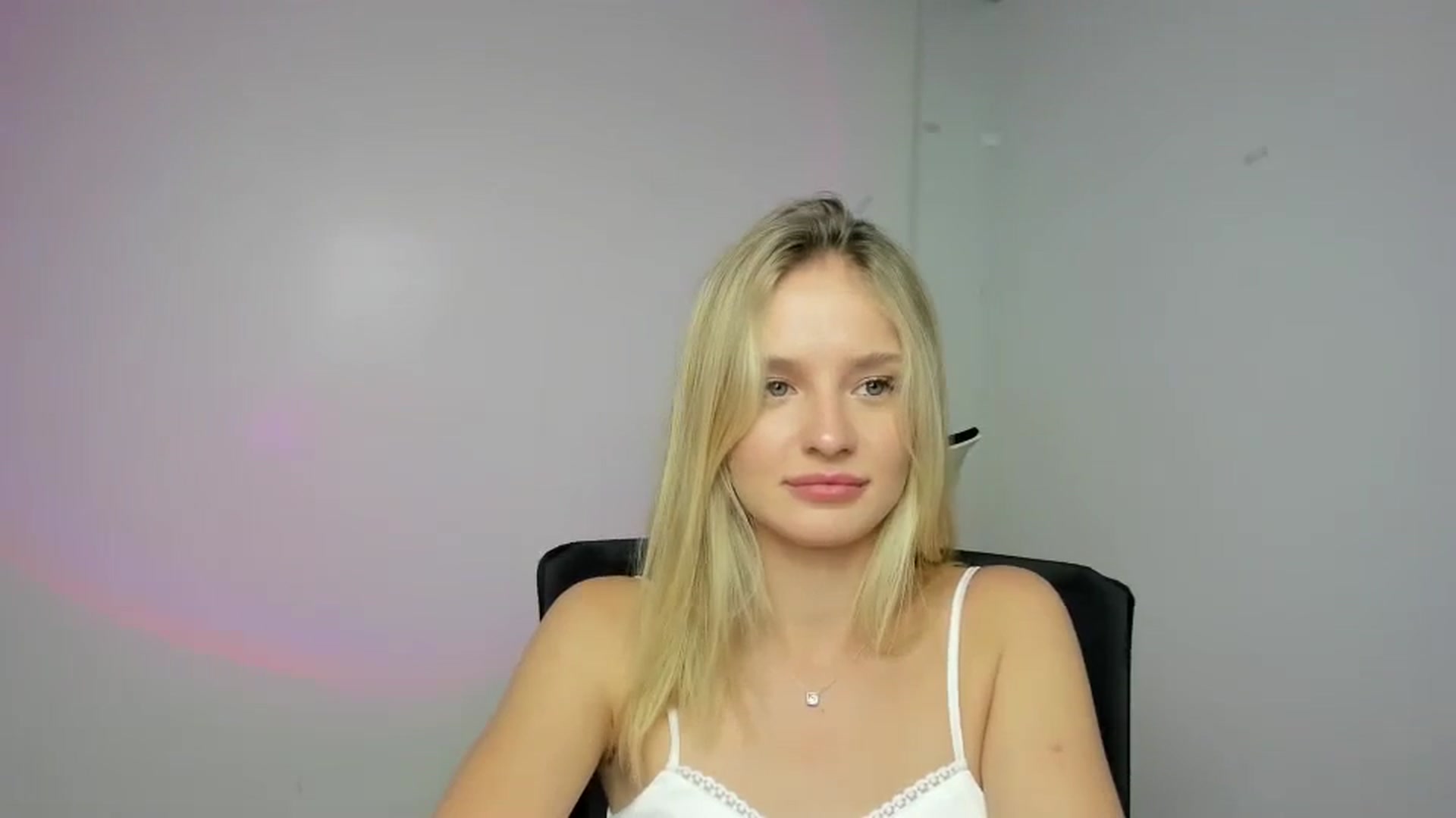 Gallery image thumbnail from Bella_amorere's myfreecams stream on, 09/07/2024, 12:14 image 15 of 20