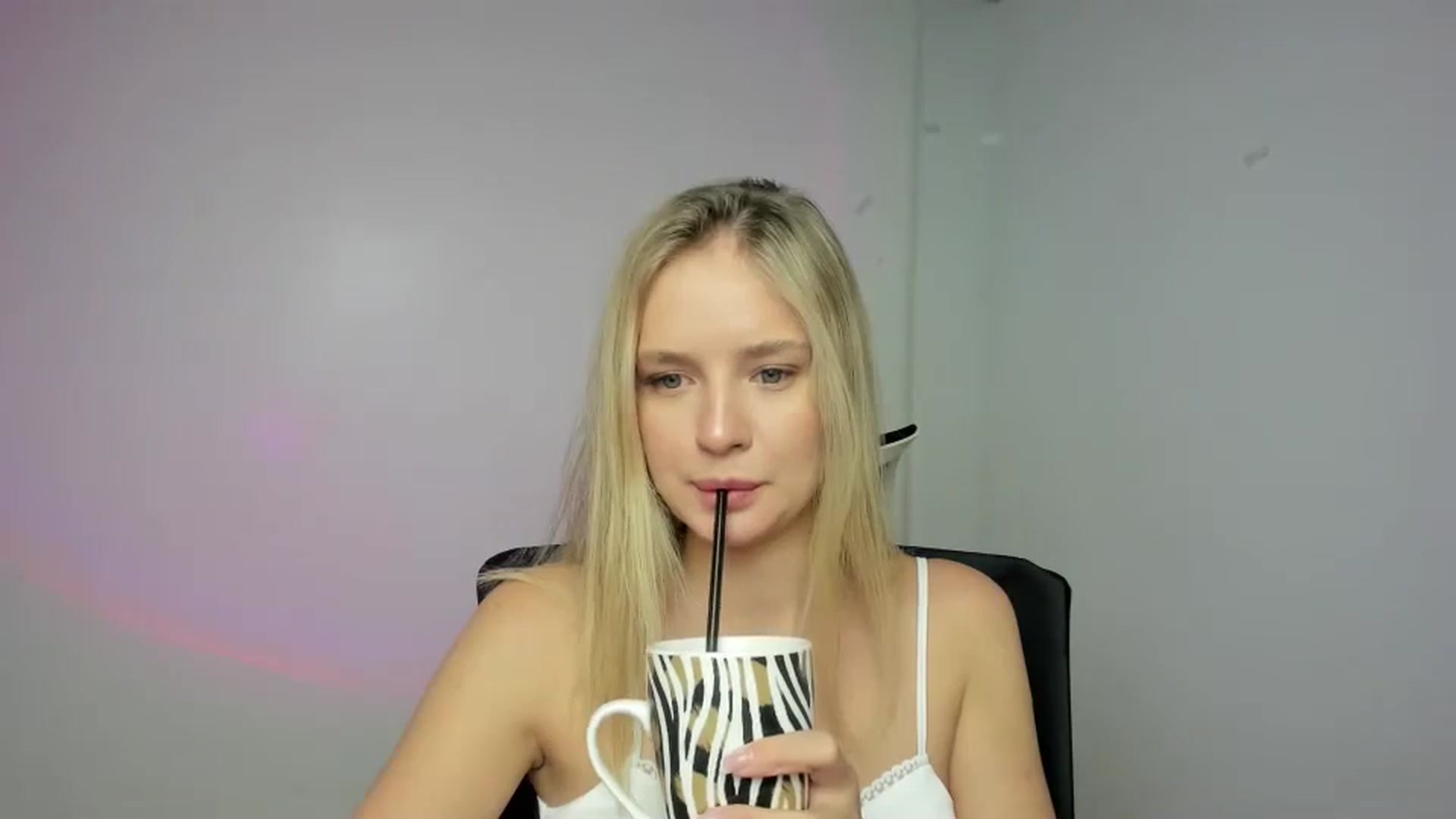 Gallery image thumbnail from Bella_amorere's myfreecams stream on, 09/07/2024, 12:14 image 4 of 20