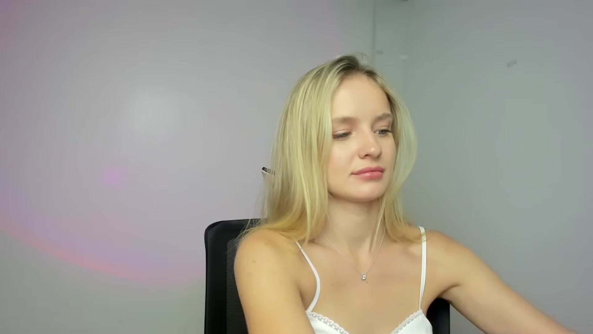 Gallery image thumbnail from Bella_amorere's myfreecams stream on, 09/07/2024, 12:14 image 1 of 20