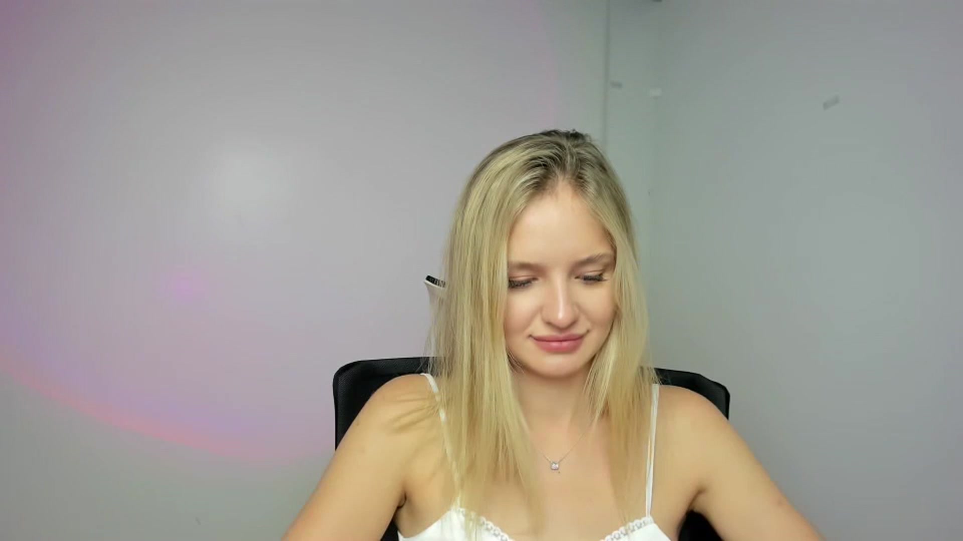 Gallery image thumbnail from Bella_amorere's myfreecams stream on, 09/07/2024, 12:14 image 8 of 20