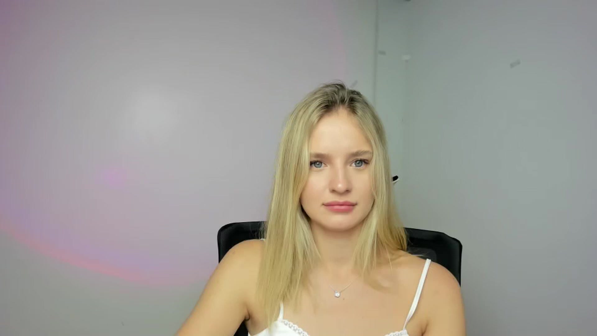 Gallery image thumbnail from Bella_amorere's myfreecams stream on, 09/07/2024, 12:14 image 17 of 20
