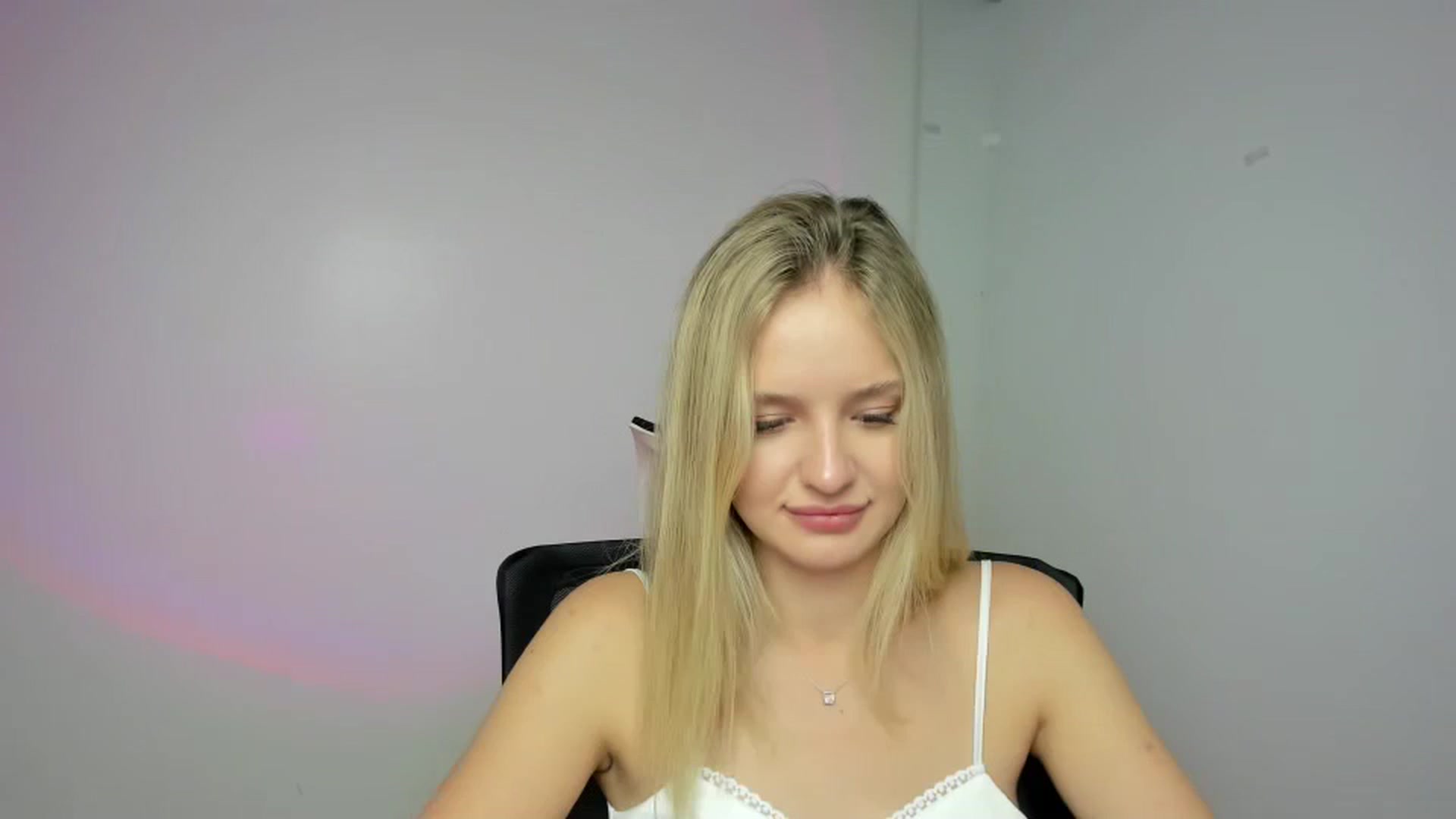 Gallery image thumbnail from Bella_amorere's myfreecams stream on, 09/07/2024, 12:14 image 18 of 20